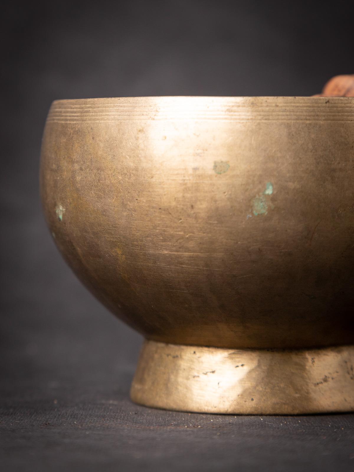 Early 20th Century Old Bronze Nepali Singing Bowl, Original Buddhas For Sale 4
