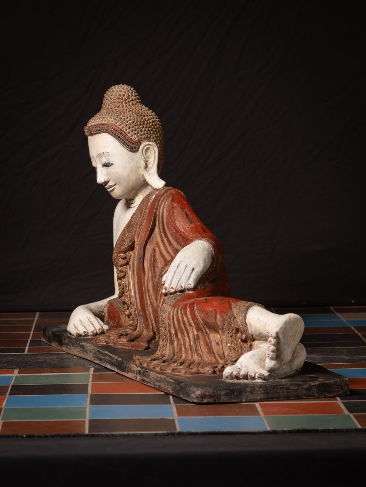 Birman Ancienne statue de Bouddha couché birmane du début du 20e siècle en vente