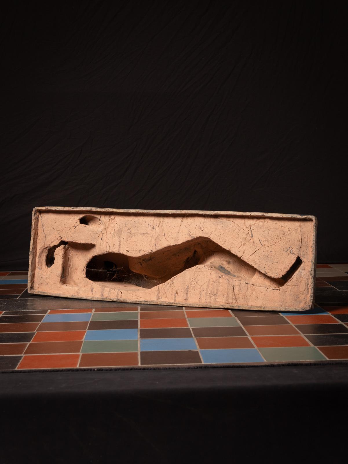 Ancienne statue de Bouddha couché birmane du début du 20e siècle en vente 2