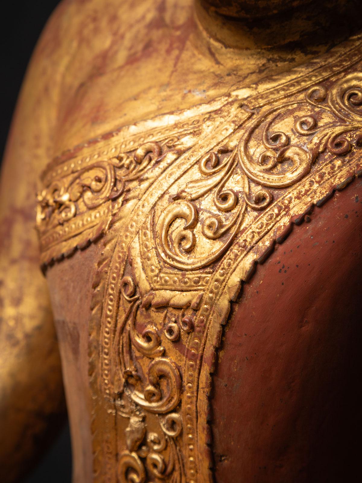 statue de Bouddha birman en bois ancien du début du 20e siècle au Bhumisparsha Mudra en vente 5