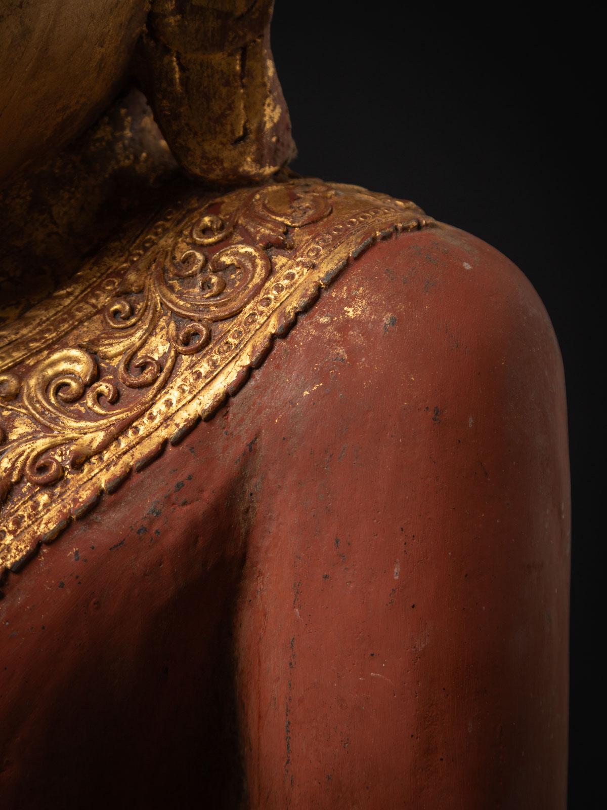 statue de Bouddha birman en bois ancien du début du 20e siècle au Bhumisparsha Mudra en vente 6