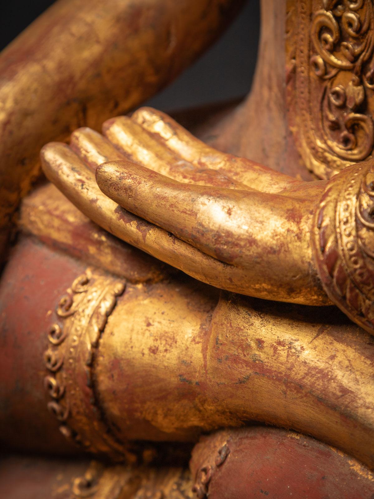 statue de Bouddha birman en bois ancien du début du 20e siècle au Bhumisparsha Mudra en vente 7