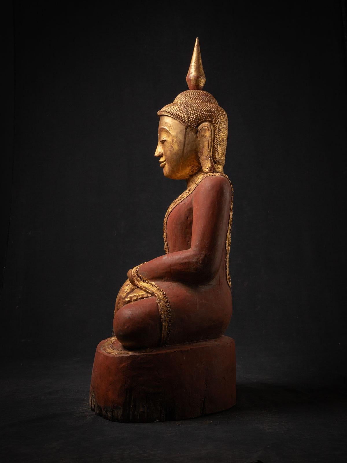 statue de Bouddha birman en bois ancien du début du 20e siècle au Bhumisparsha Mudra en vente 8