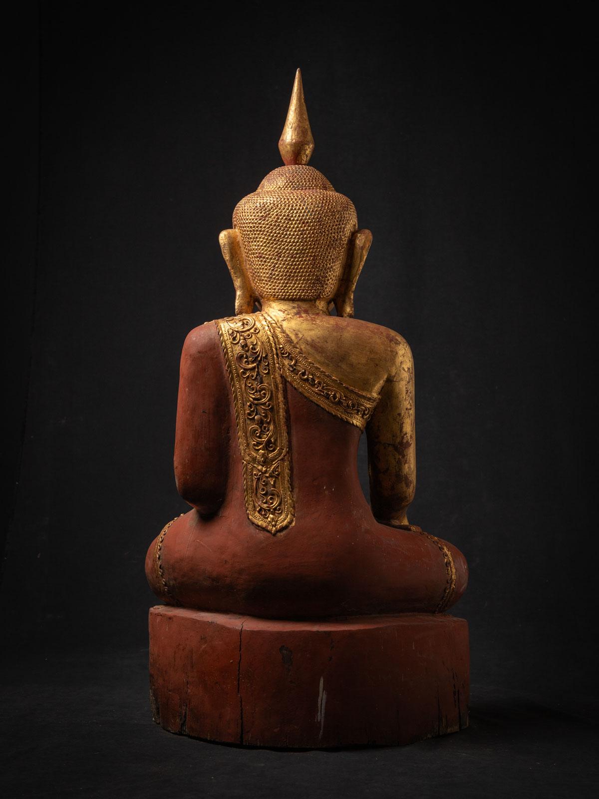 statue de Bouddha birman en bois ancien du début du 20e siècle au Bhumisparsha Mudra en vente 9