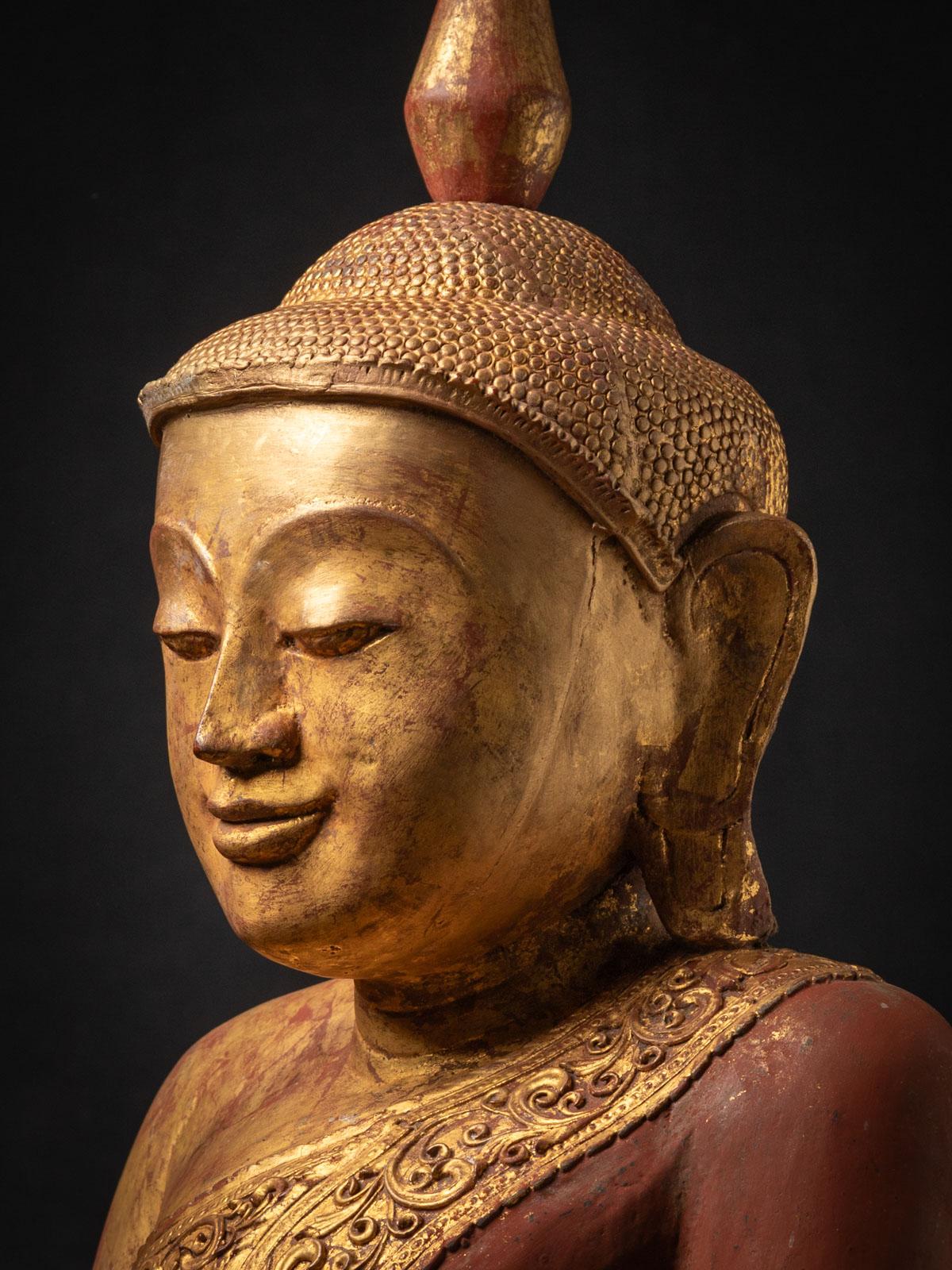 Bois statue de Bouddha birman en bois ancien du début du 20e siècle au Bhumisparsha Mudra en vente