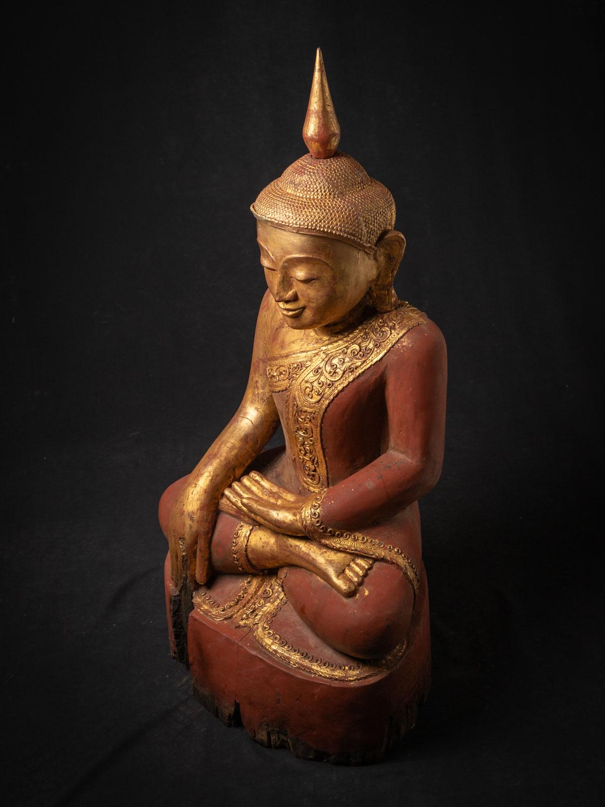 statue de Bouddha birman en bois ancien du début du 20e siècle au Bhumisparsha Mudra en vente 1