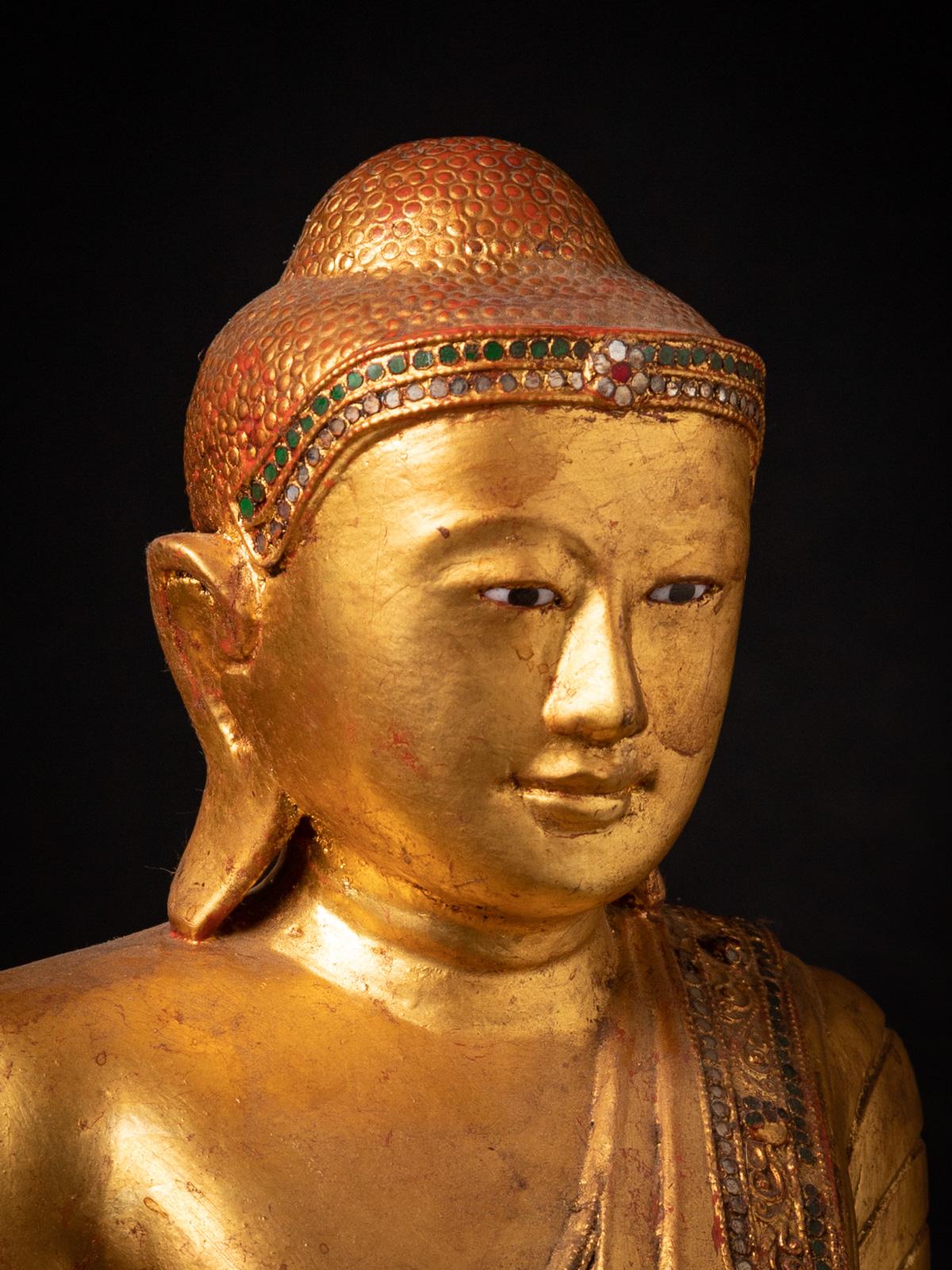 Early 20th century old wooden Burmese Mandalay Buddha in Bhumisparsha Mudra For Sale 5