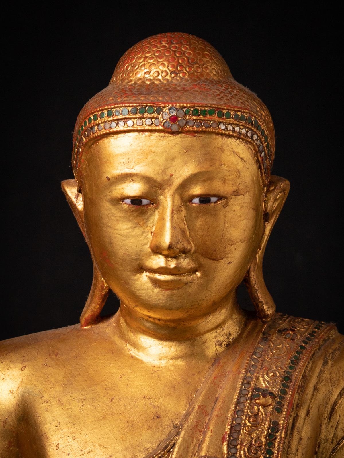 Early 20th century old wooden Burmese Mandalay Buddha in Bhumisparsha Mudra For Sale 6