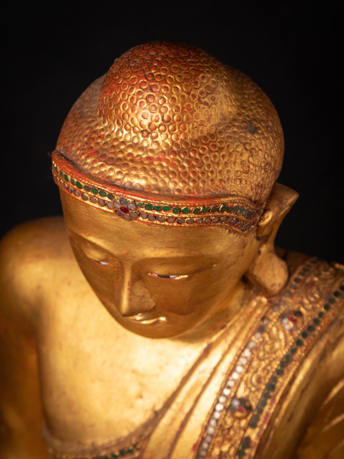 Early 20th century old wooden Burmese Mandalay Buddha in Bhumisparsha Mudra For Sale 9