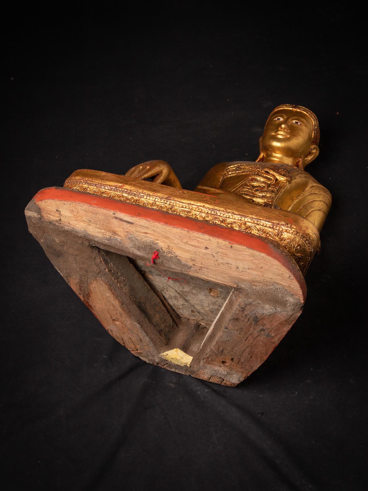 Early 20th century old wooden Burmese Mandalay Buddha in Bhumisparsha Mudra For Sale 15
