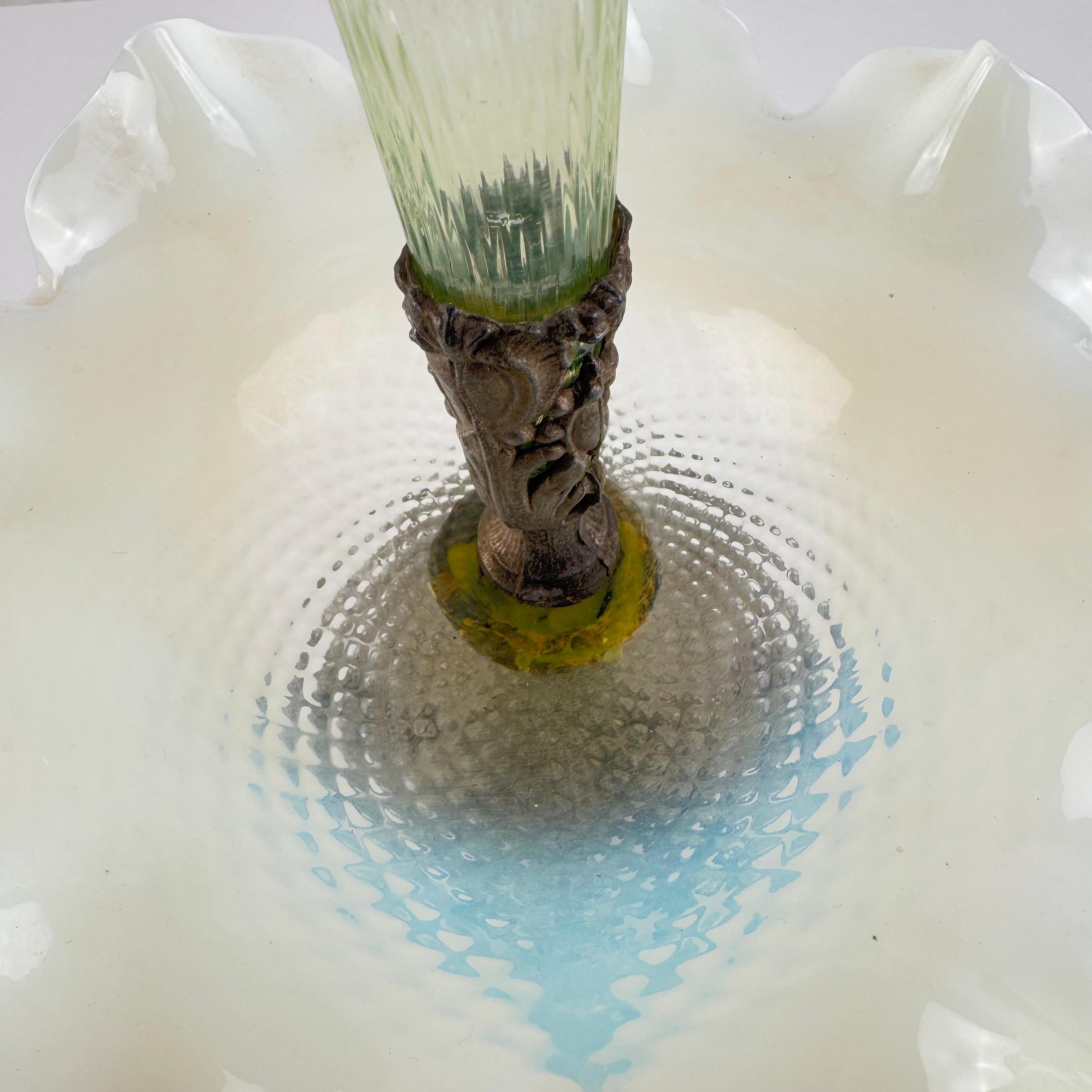 Early 20th-Century Opalescent Glass and Cast Metal Epergne/Compote, Art Nouveau en vente 5