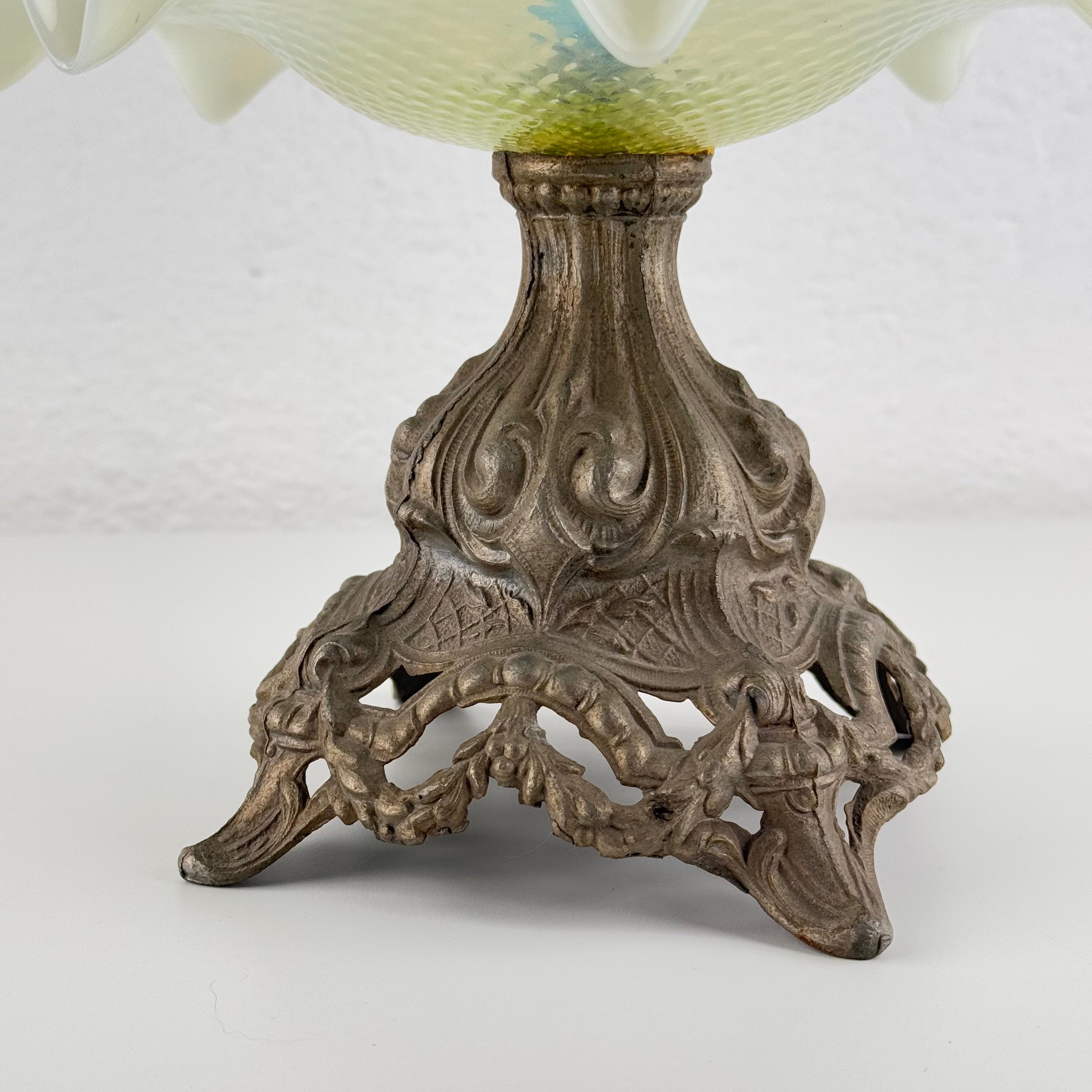 italien Early 20th-Century Opalescent Glass and Cast Metal Epergne/Compote, Art Nouveau en vente