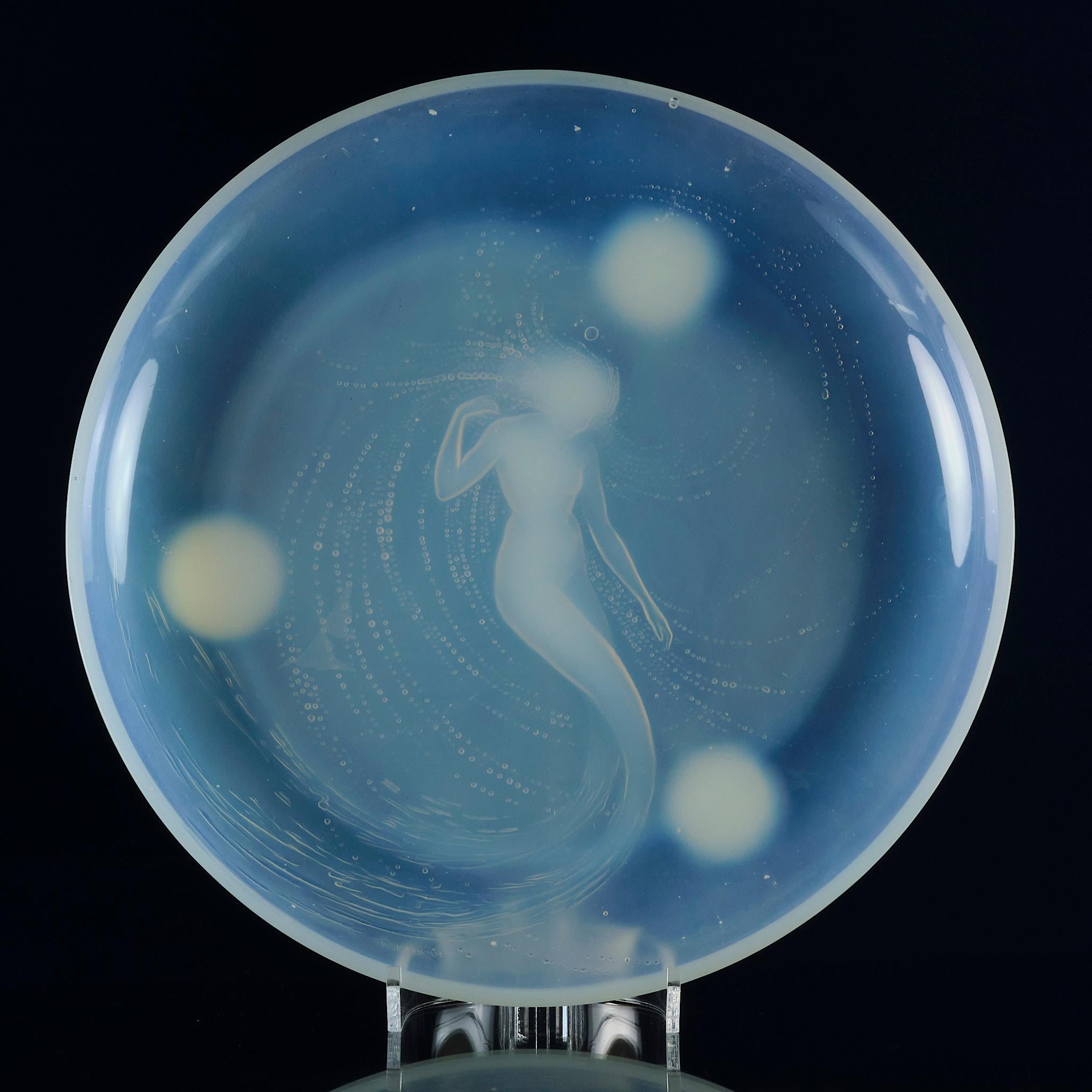 Art déco Salve opalescente du début du 20e siècle intitulée  Sirène de René Lalique en vente