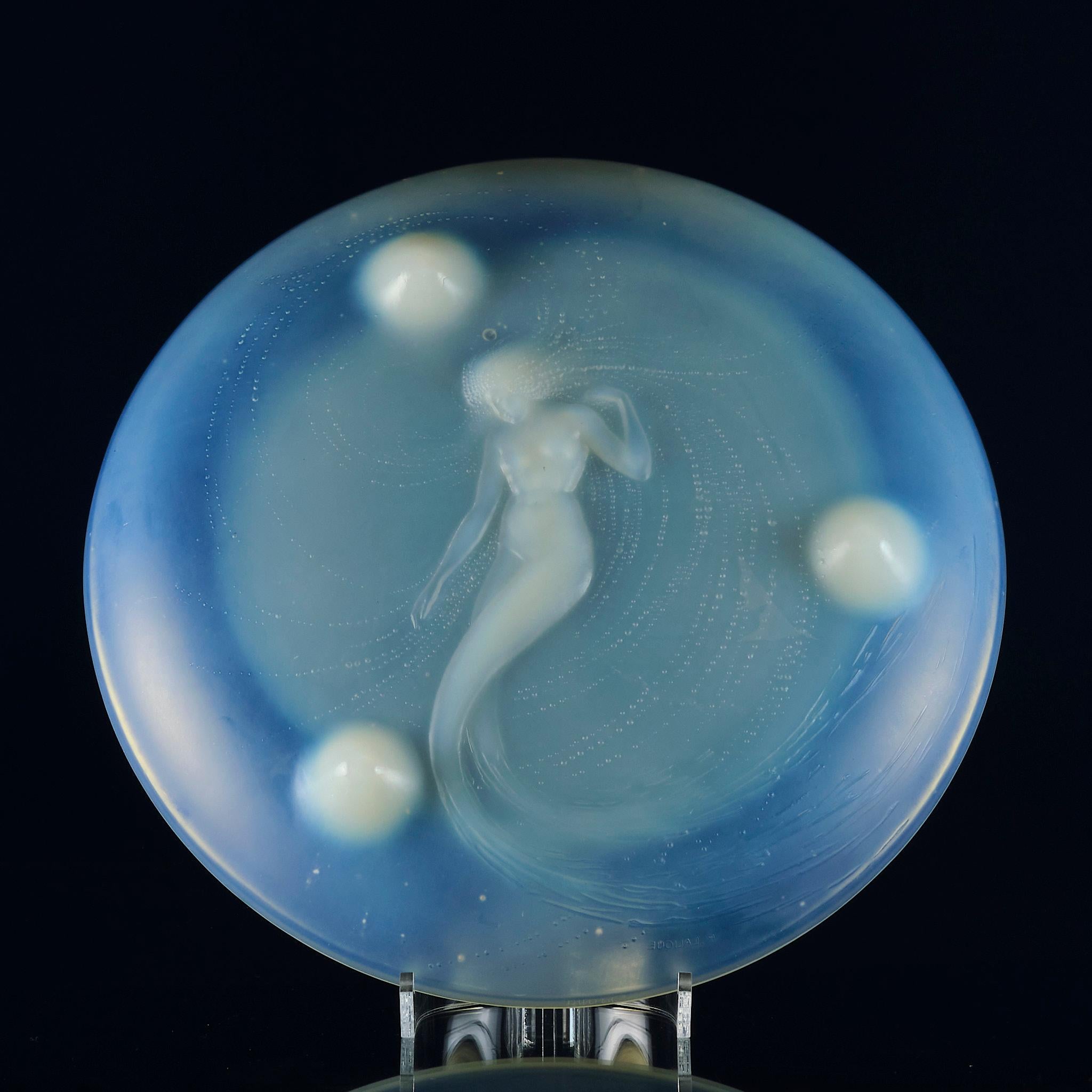 French Early 20th Century Opalescent Salver Entitled “Sirène” by René Lalique For Sale