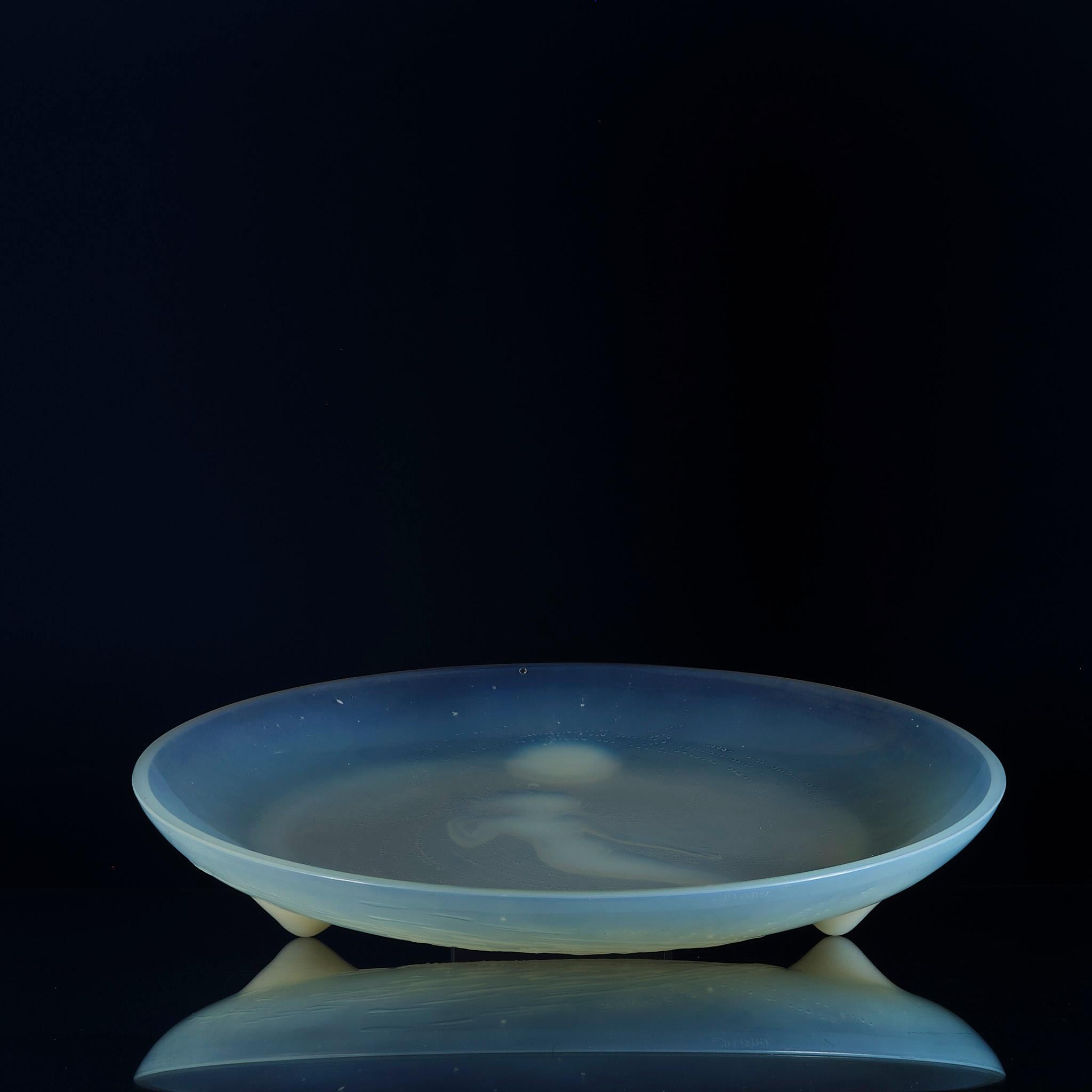 Early 20th Century Opalescent Salver Entitled “Sirène” by René Lalique In Excellent Condition For Sale In London, GB