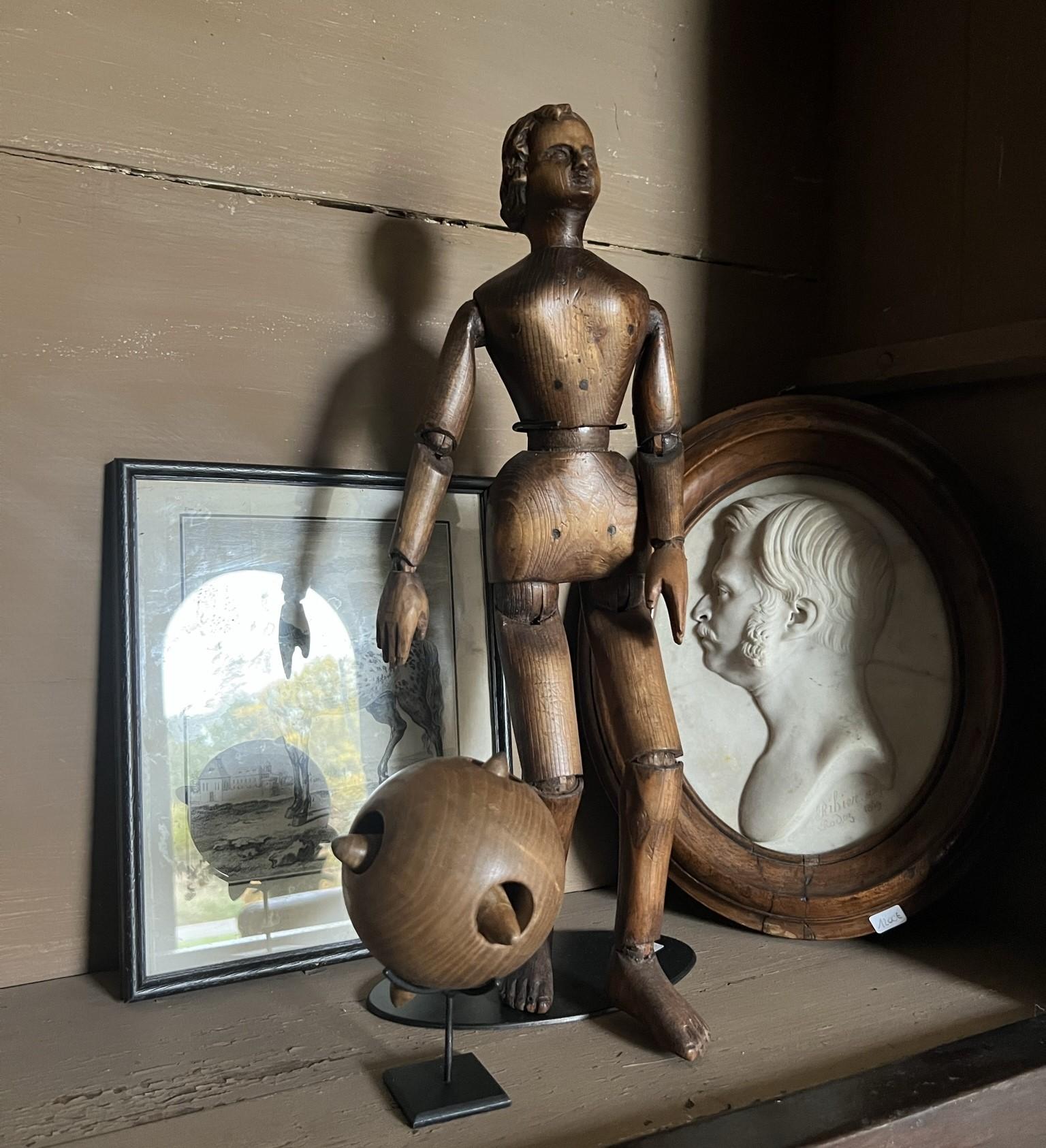 Early 20th Century, Open Turned Wooden Sphere Canton Ball For Sale 4