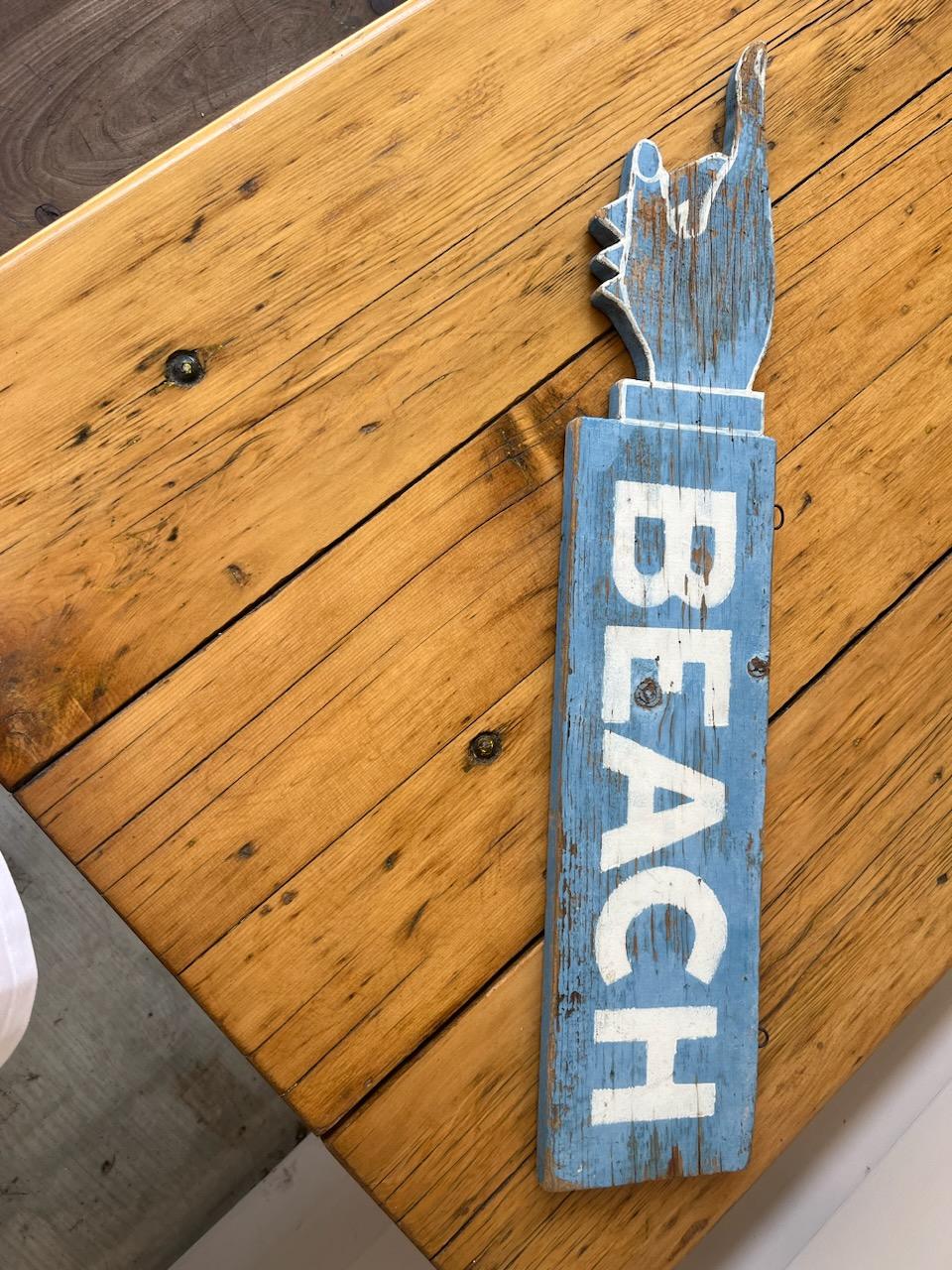 Fait main Début du 20e siècle Original  Panneau de plage peint en bleu en vente