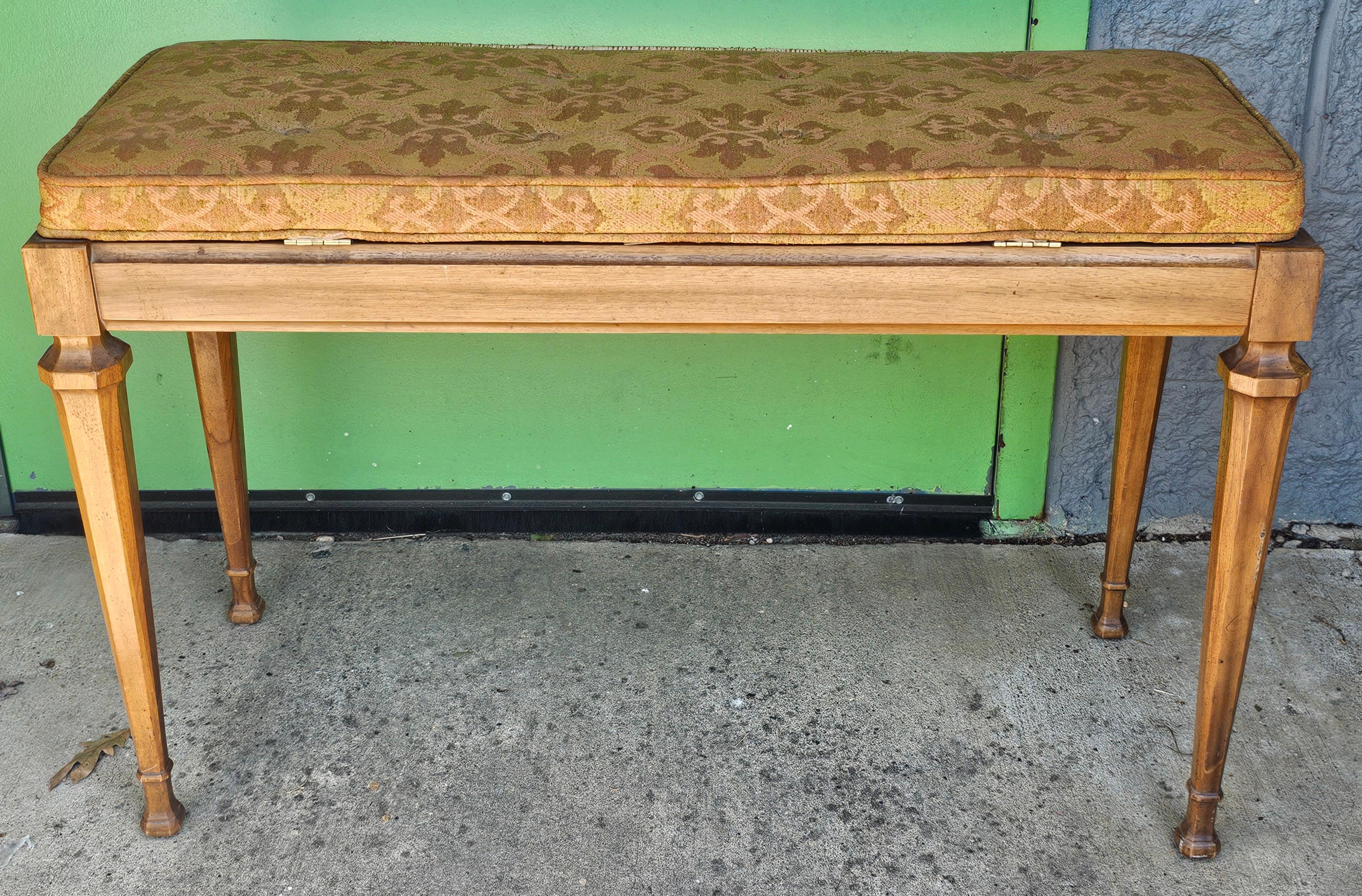 Banc haut de piano en noyer et tapissé Kimball, début du 20e siècle Bon état - En vente à Germantown, MD