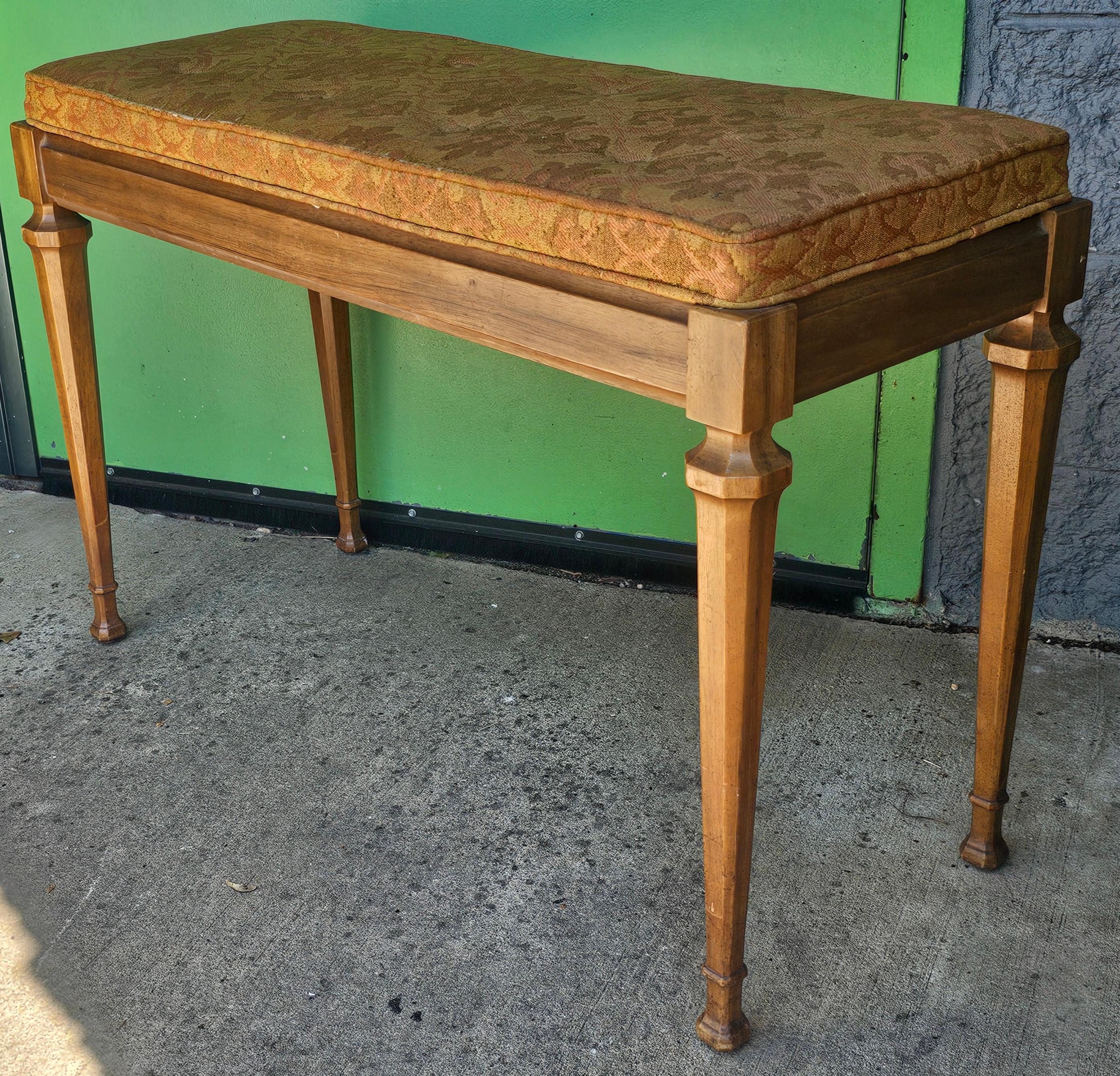 20ième siècle Banc haut de piano en noyer et tapissé Kimball, début du 20e siècle en vente