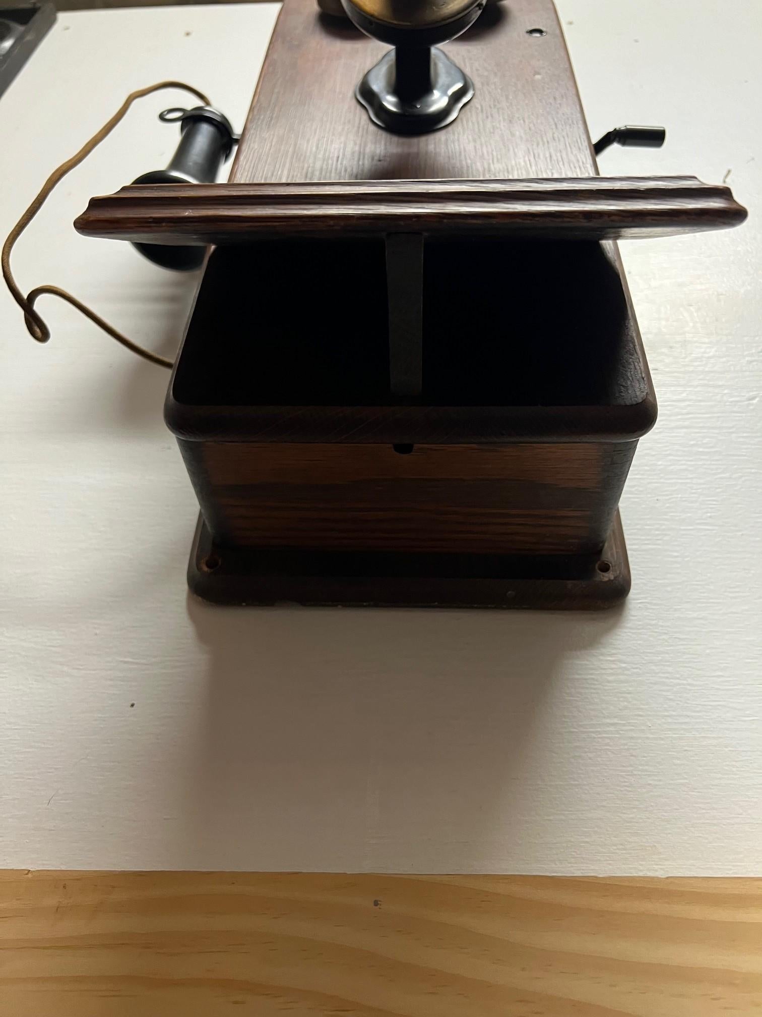 Teléfono Kellogg de manivela de madera original de principios del siglo XX Modelo F2809 1