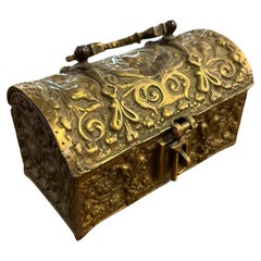 Début du 20e siècle Boîte à bijoux en laiton ornée