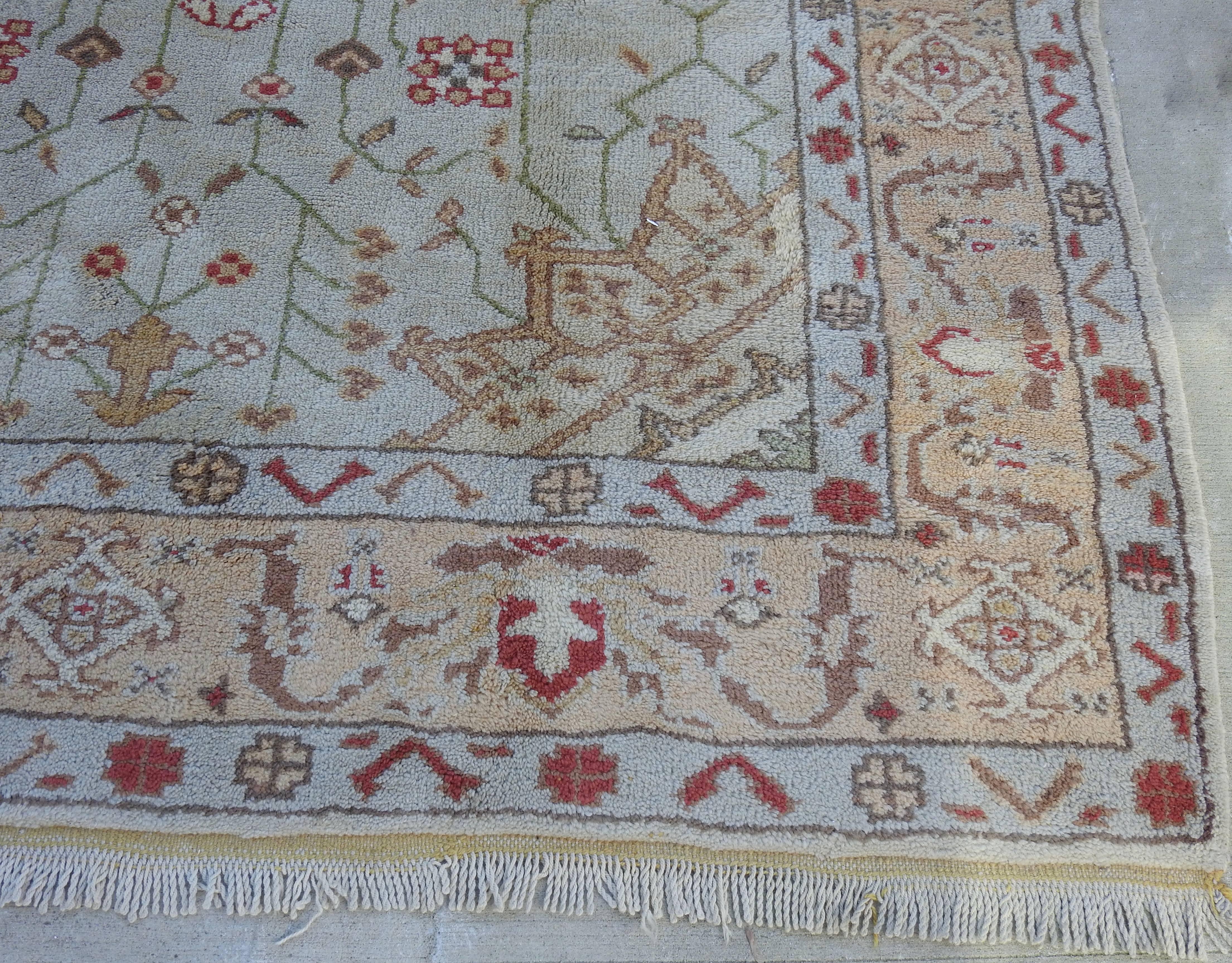 Turkish Oushak Rug, 20th Century For Sale 3