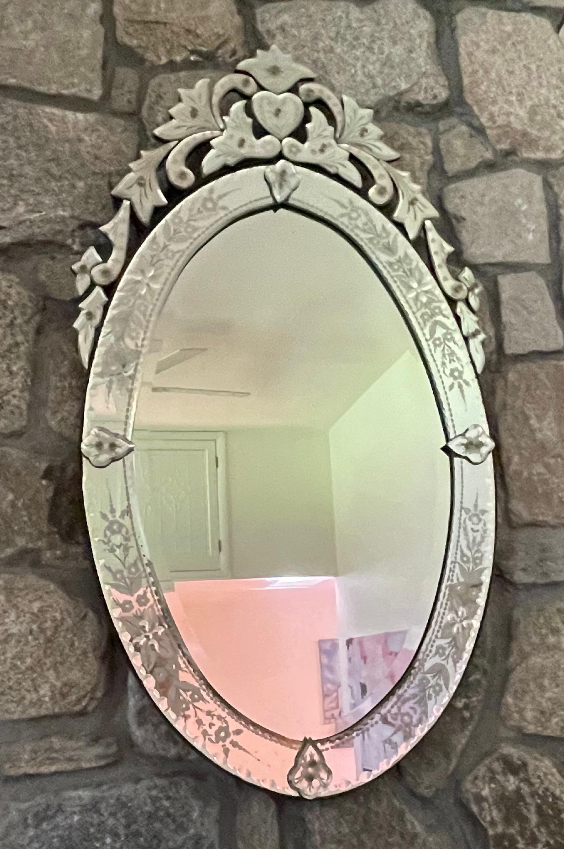 Schöne frühen 20. Jahrhundert italienischen venezianischen geätzten Spiegel mit beeindruckenden detaillierten Krone, alle Elemente sind in sehr gutem Zustand intakt.