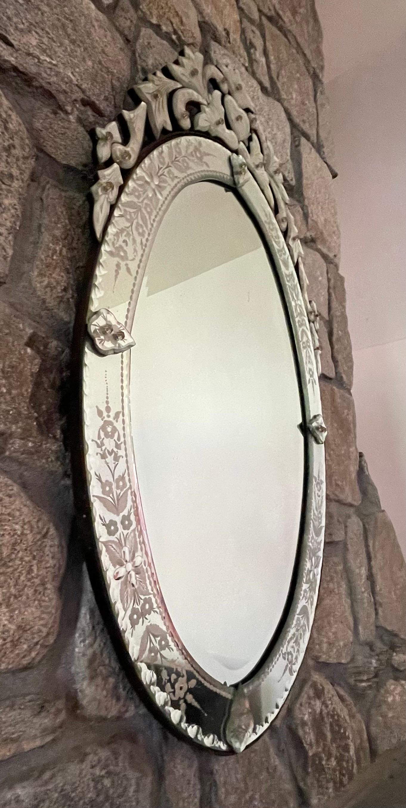 Early 20th Century Oval Venetian Mirror, Italy   In Good Condition For Sale In Bedford Hills, NY