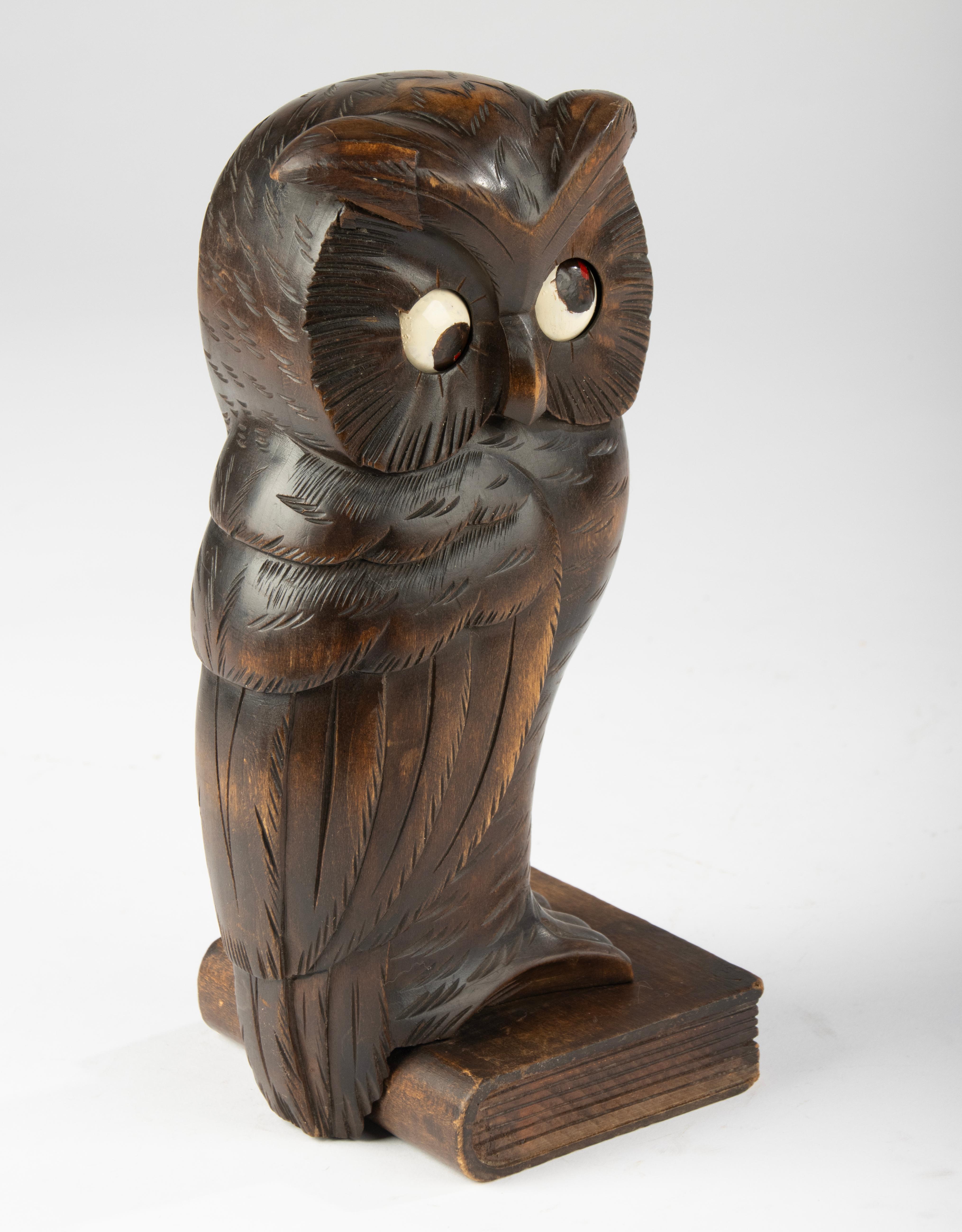 Early 20th Century Owl Clock – Black Forest – Carved Wood – Rolling Eyes For Sale 5