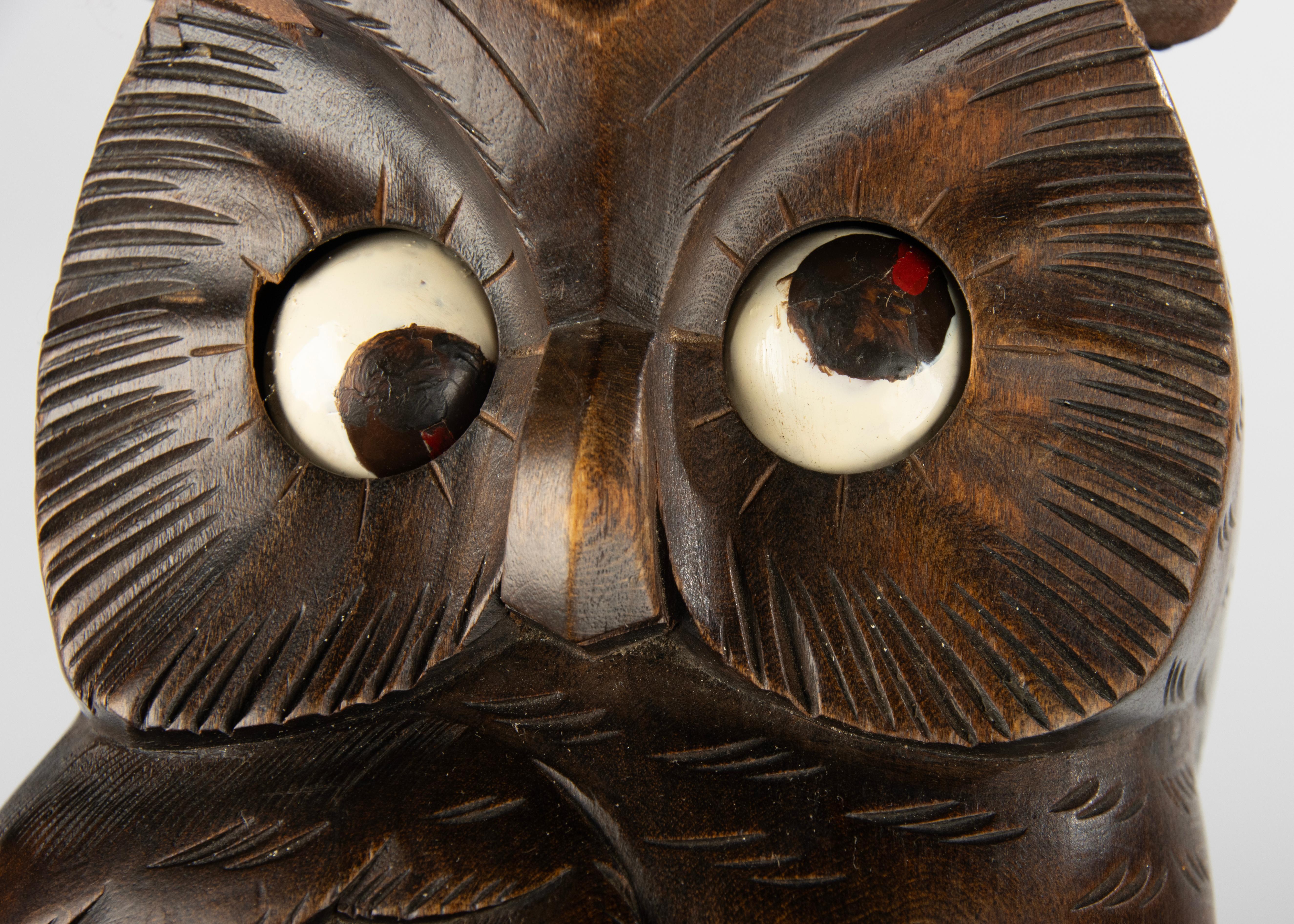 Early 20th Century Owl Clock – Black Forest – Carved Wood – Rolling Eyes For Sale 6