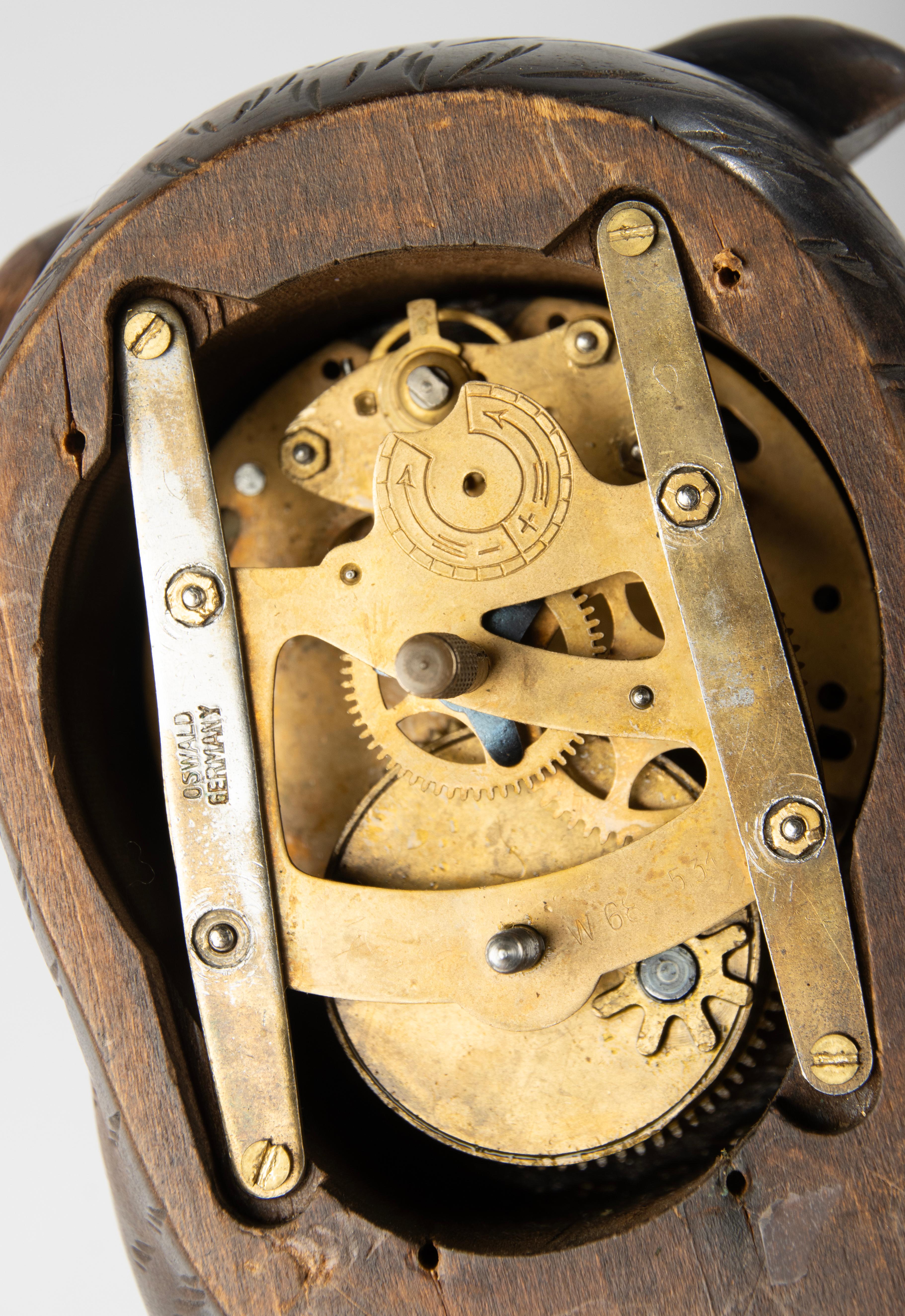 Early 20th Century Owl Clock – Black Forest – Carved Wood – Rolling Eyes For Sale 7