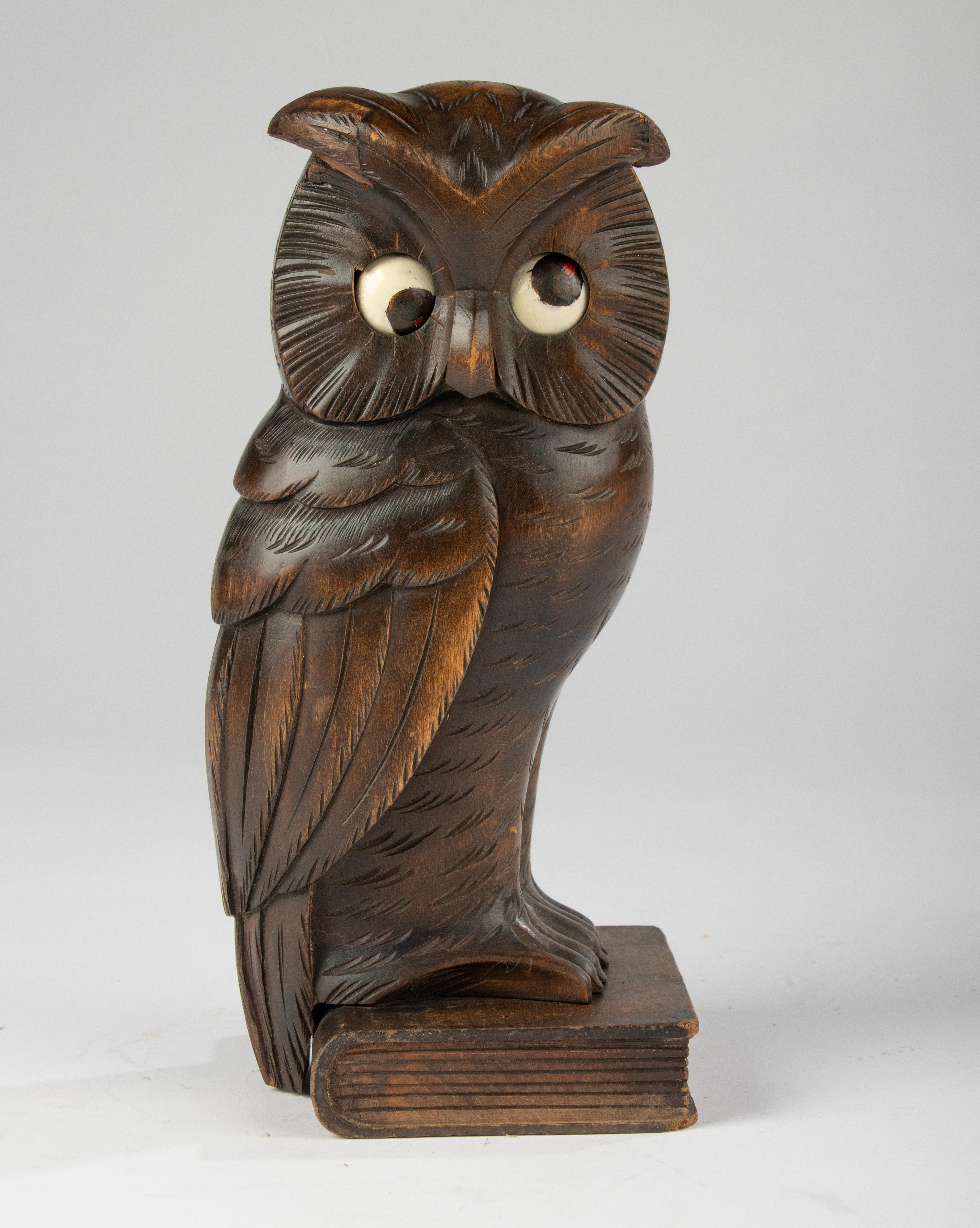Early 20th Century Owl Clock – Black Forest – Carved Wood – Rolling Eyes For Sale 9
