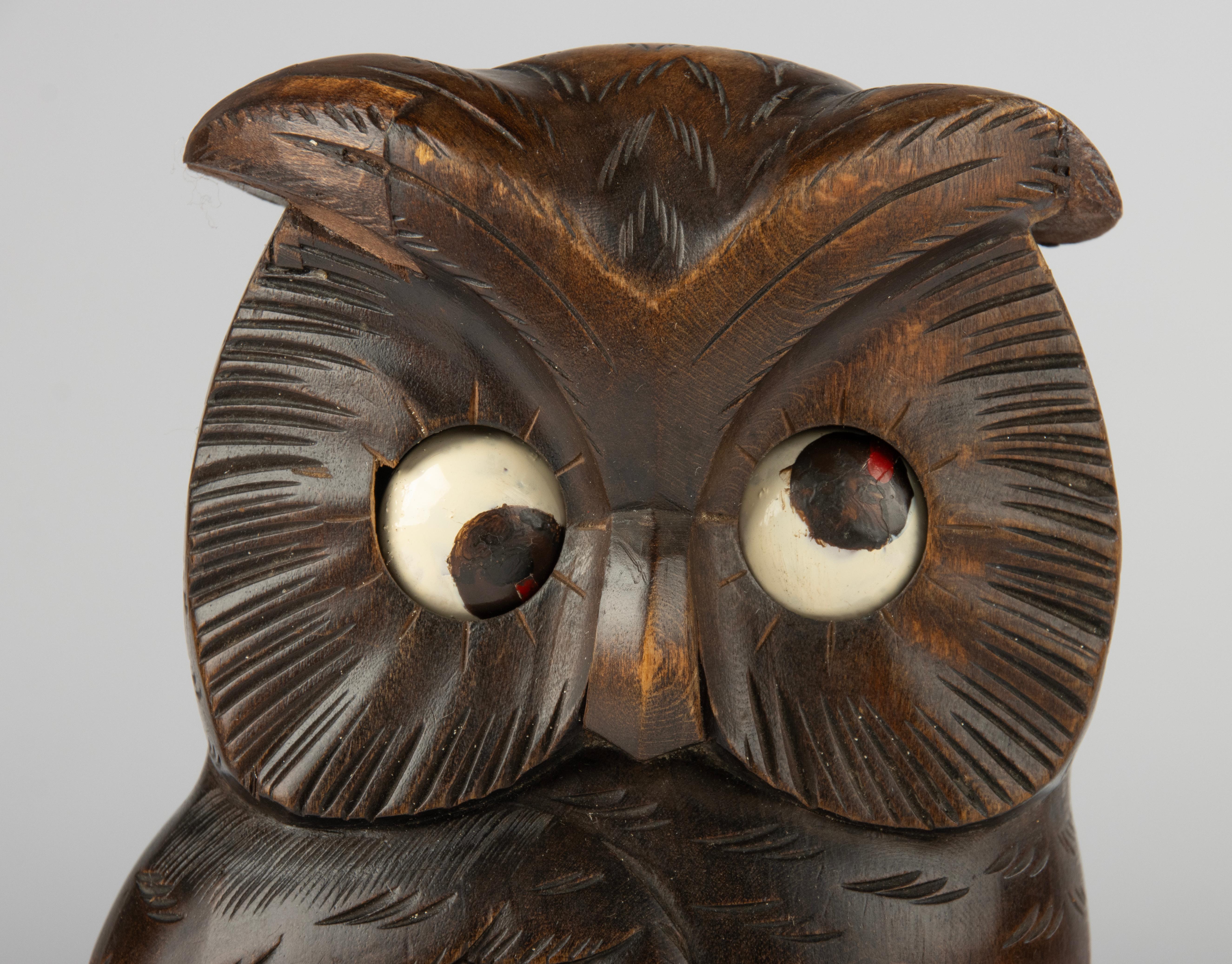 Walnut Early 20th Century Owl Clock – Black Forest – Carved Wood – Rolling Eyes For Sale