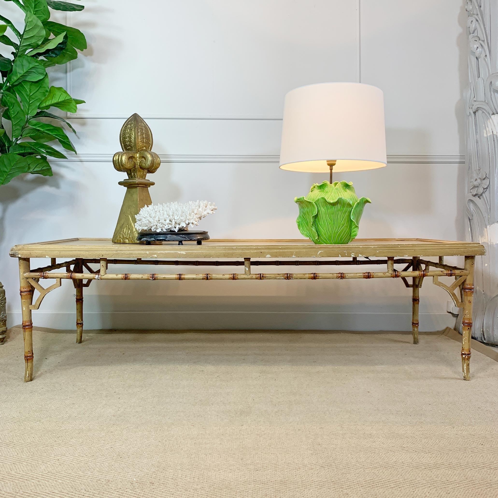 Mesa de centro estilo Chippendale de bambú sintético pintado de principios del siglo XX en Bueno estado para la venta en Hastings, GB