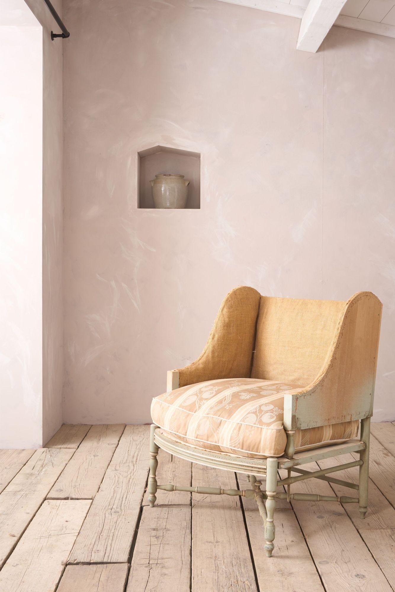 Poltrona wingback con struttura dipinta e poggiapiedi abbinato dell'inizio del XX secolo In condizioni buone in vendita a Malton, GB