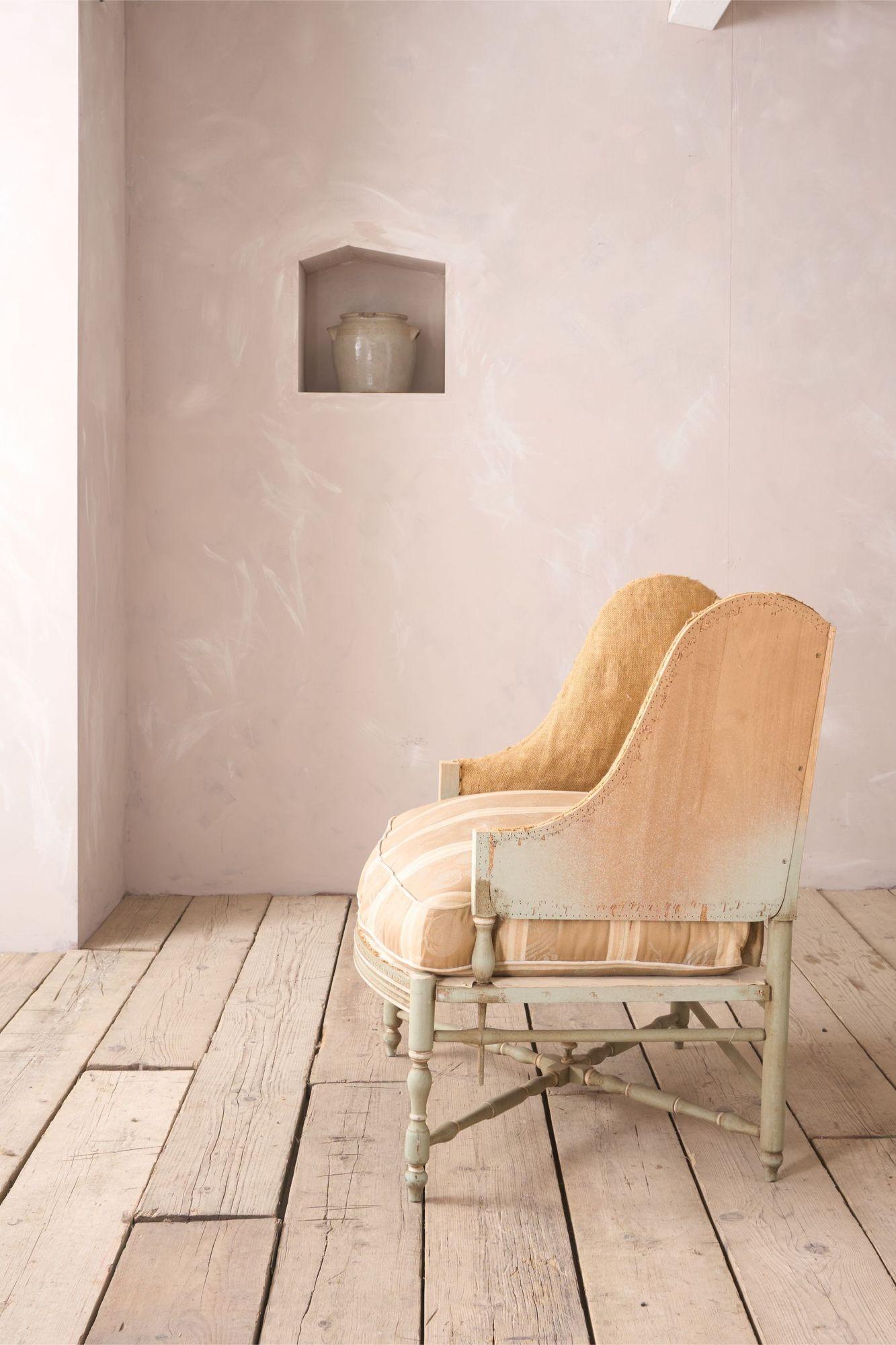 Poltrona wingback con struttura dipinta e poggiapiedi abbinato dell'inizio del XX secolo in vendita 2