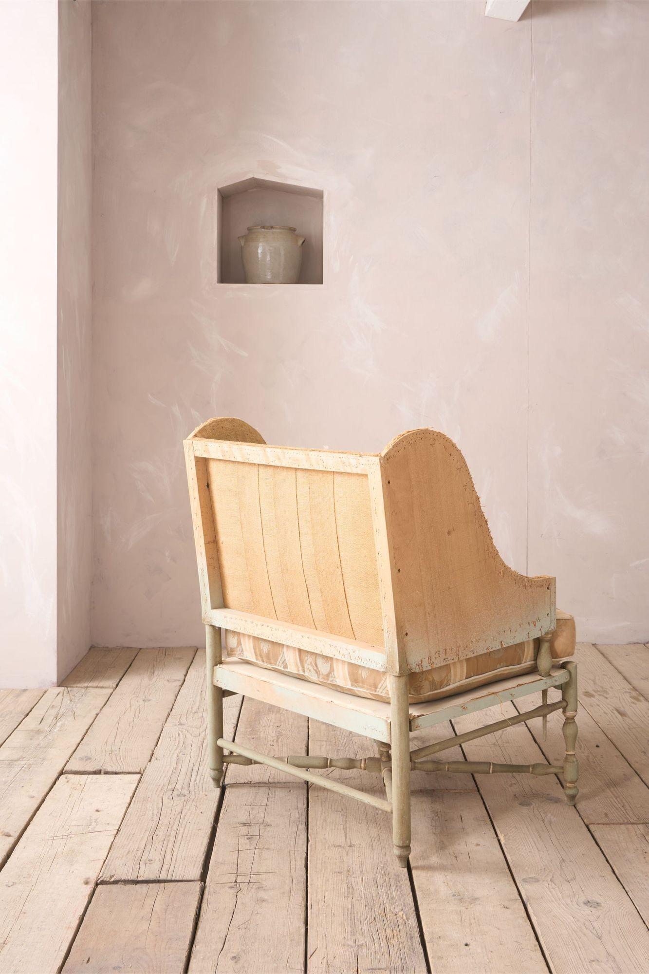 Poltrona wingback con struttura dipinta e poggiapiedi abbinato dell'inizio del XX secolo in vendita 3