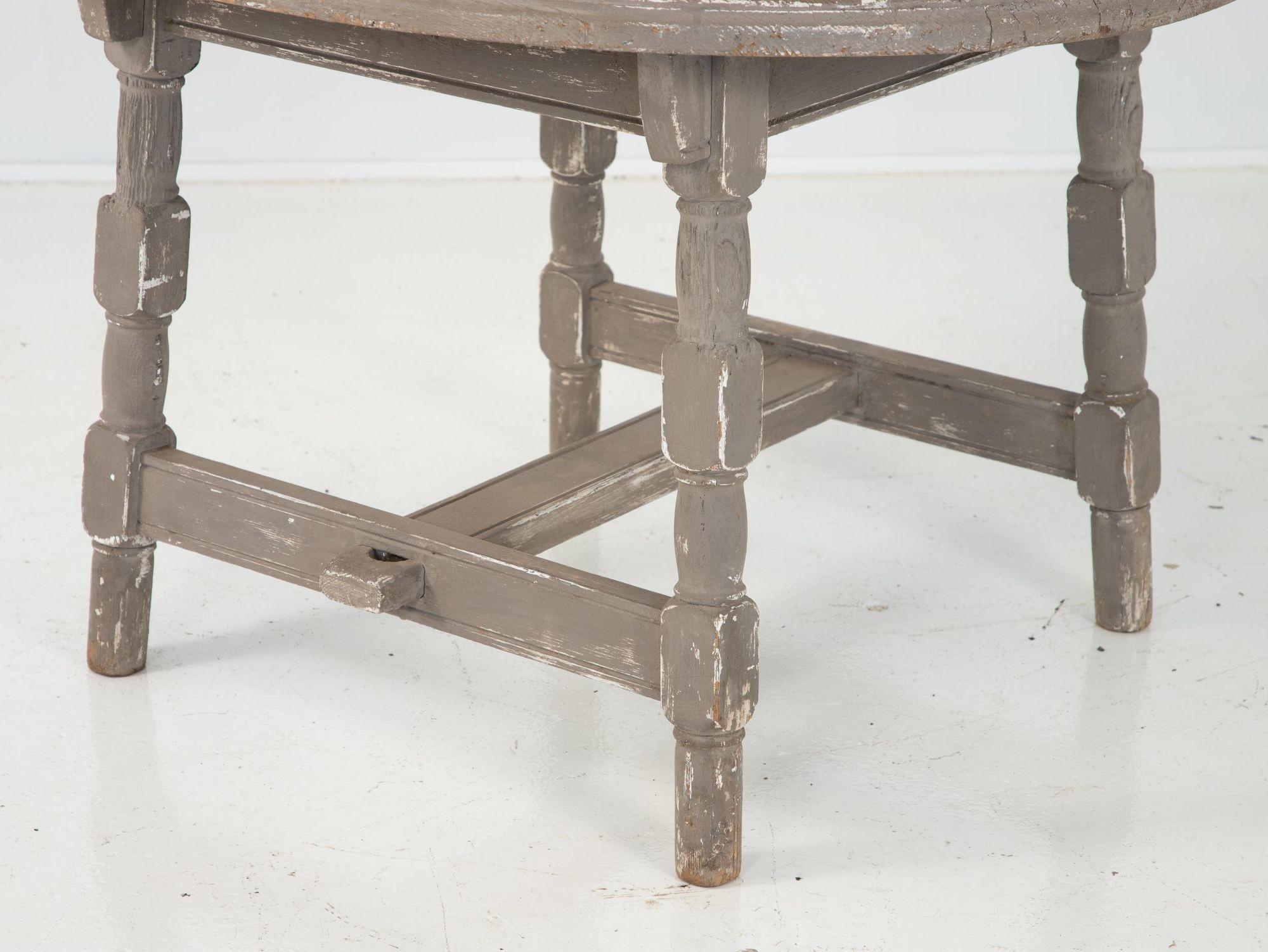 Early 20th Century Painted Grey Low Table For Sale 6