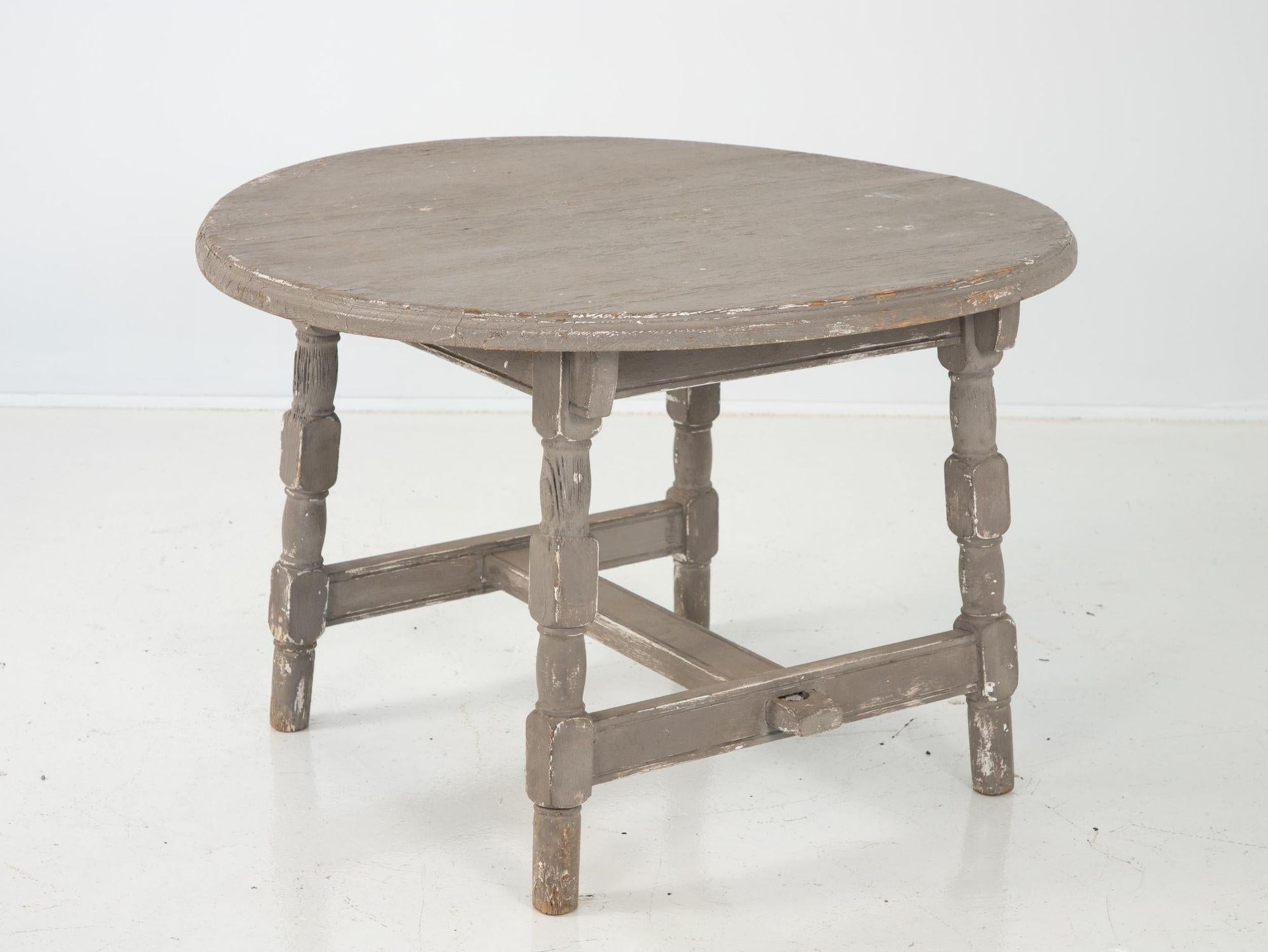 English Early 20th Century Painted Grey Low Table For Sale