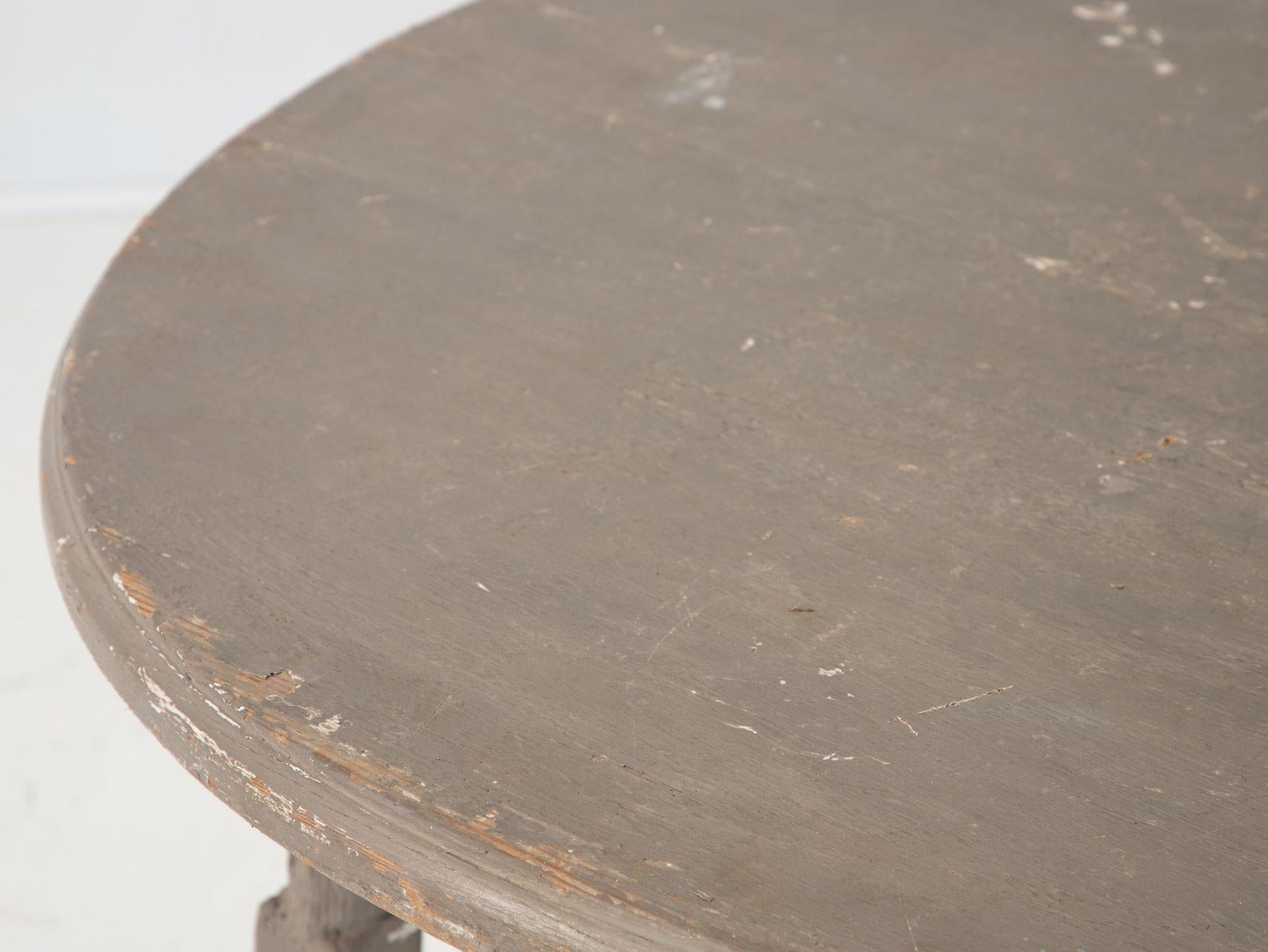 Early 20th Century Painted Grey Low Table For Sale 4