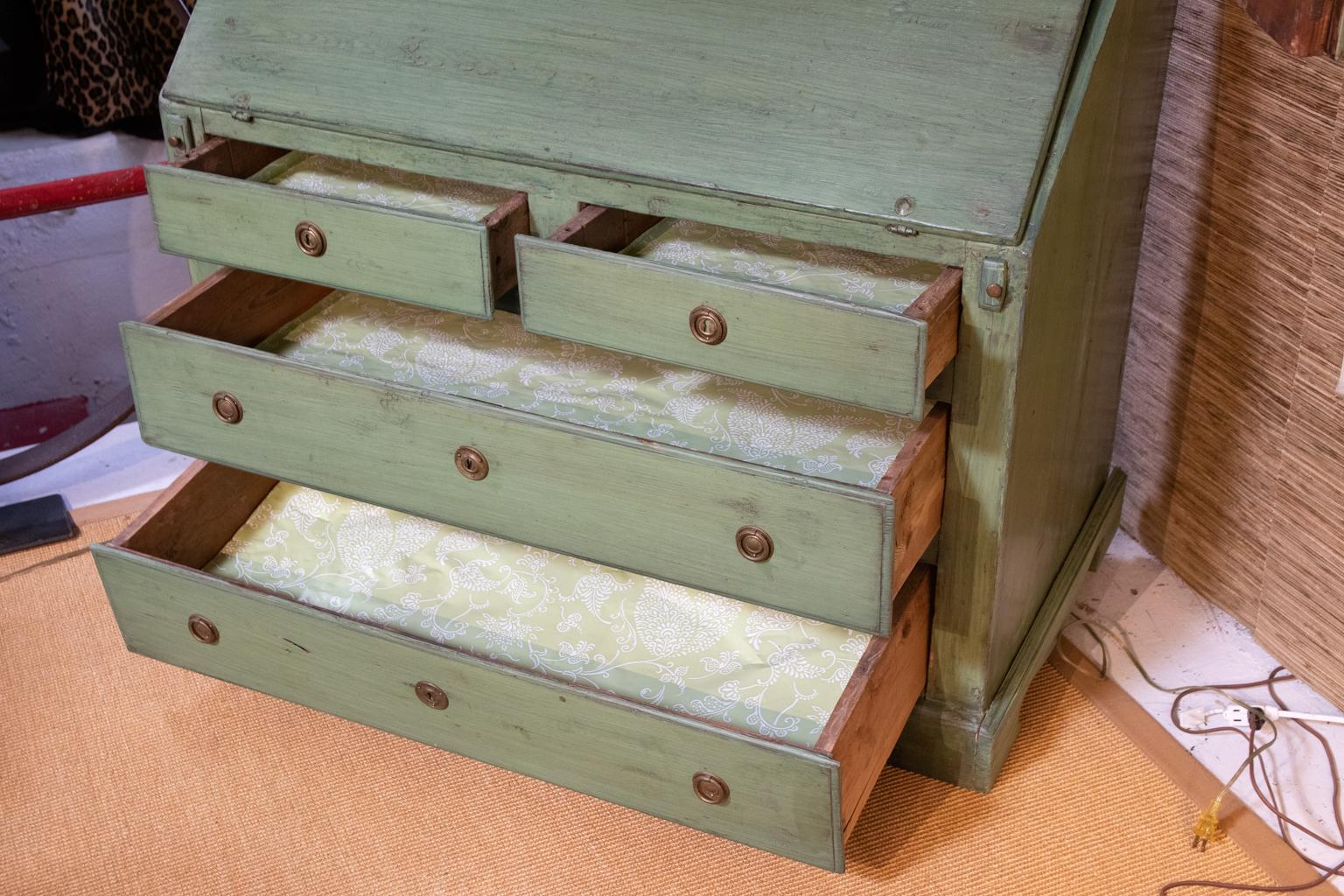 Early 20th Century Painted Green Gustavian Style Secretary, Bookcase In Good Condition In Stamford, CT