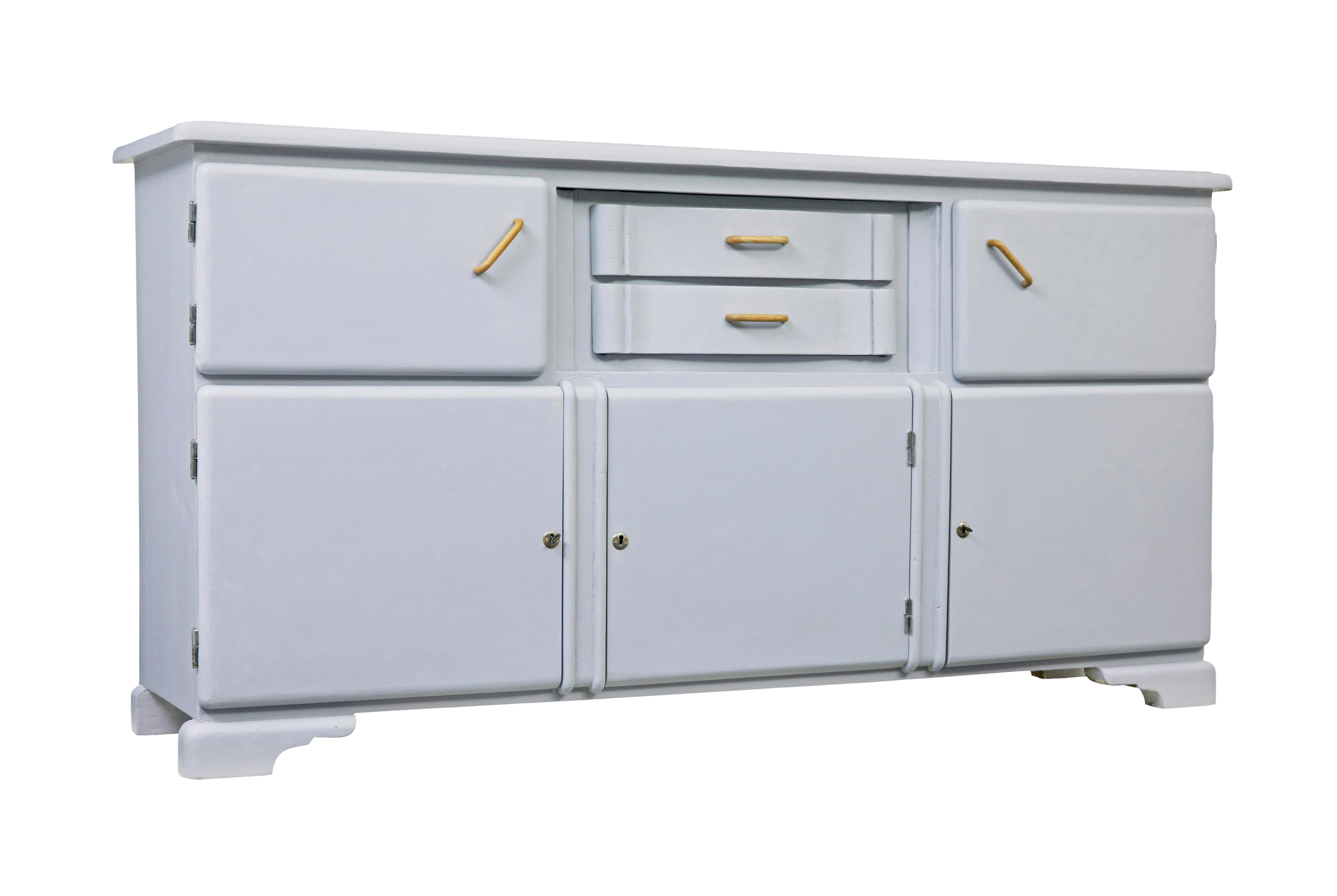 Pino Credenza in pino dipinto a mano dei primi del Novecento in vendita