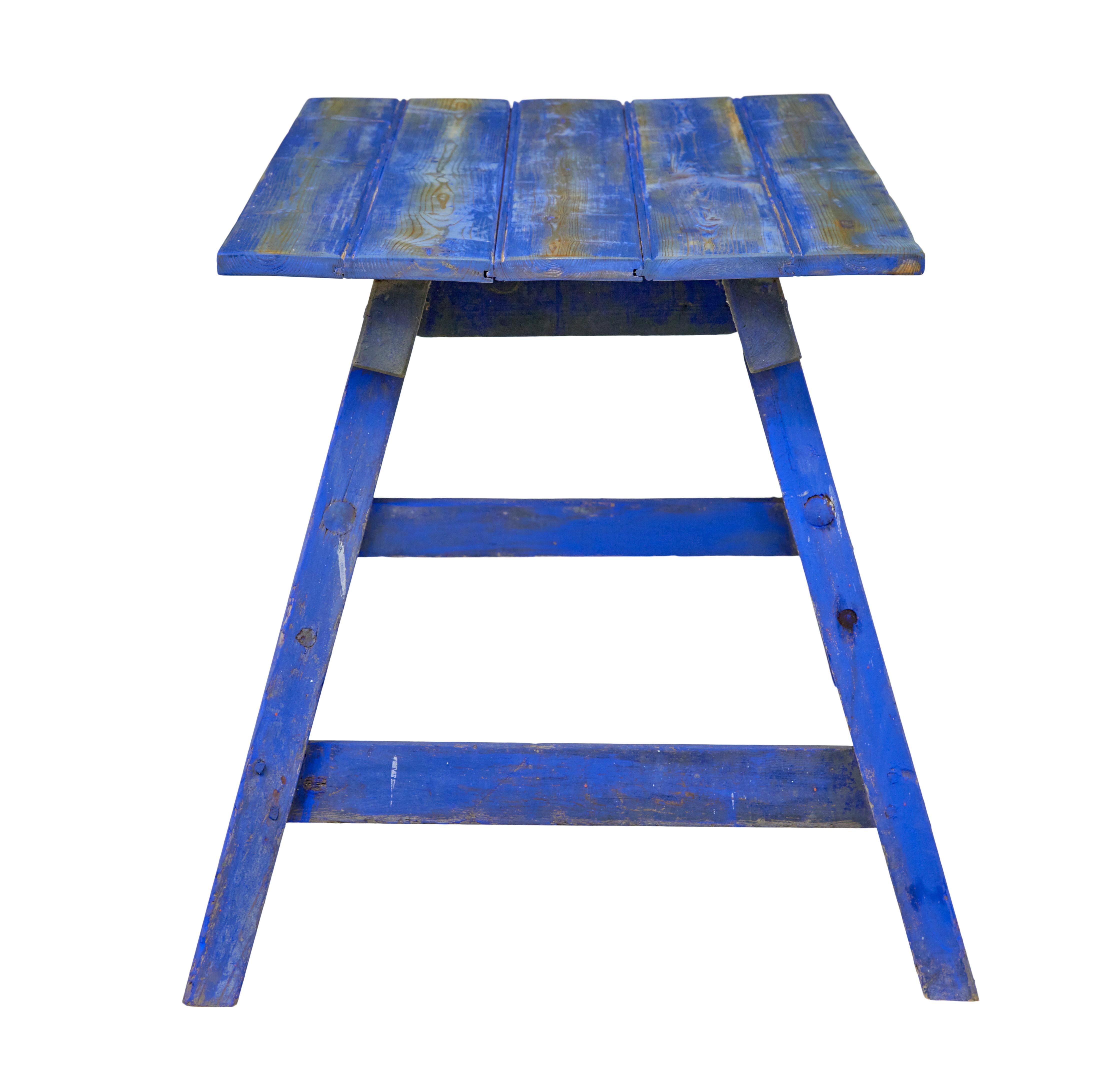 Mesa de trabajo de pino pintado de principios del siglo XX Rústico en venta