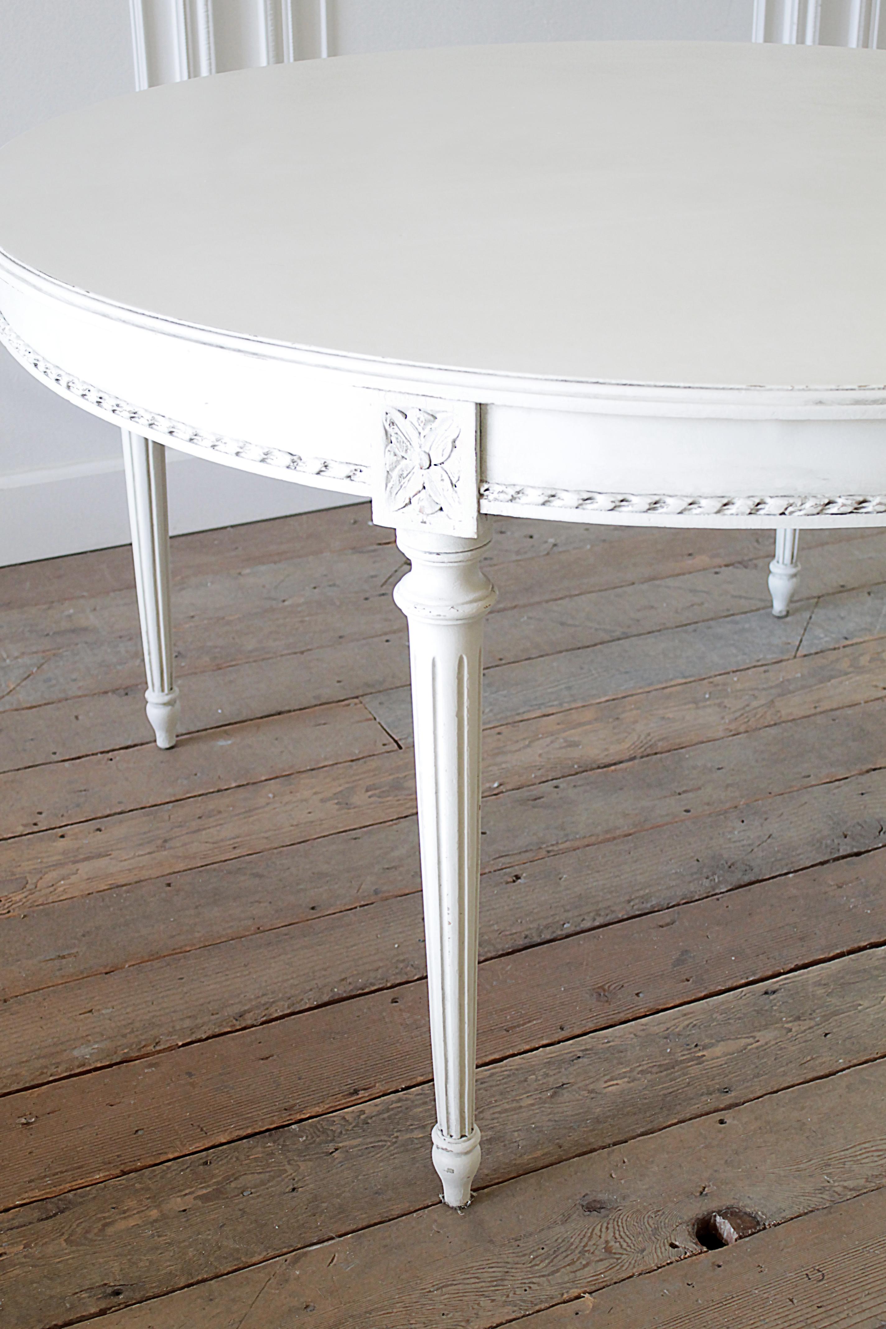 Early 20th Century Painted Round Louis XVI Style Dining Table In Good Condition In Brea, CA