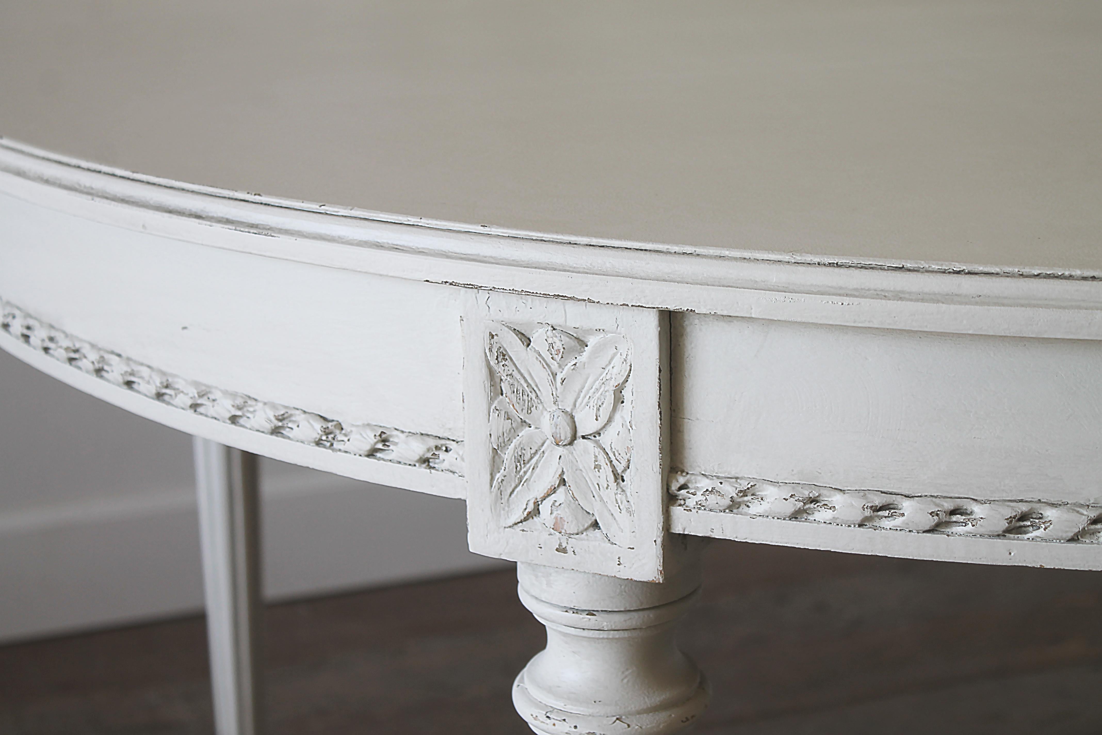 Early 20th Century Painted Round Louis XVI Style Dining Table 1