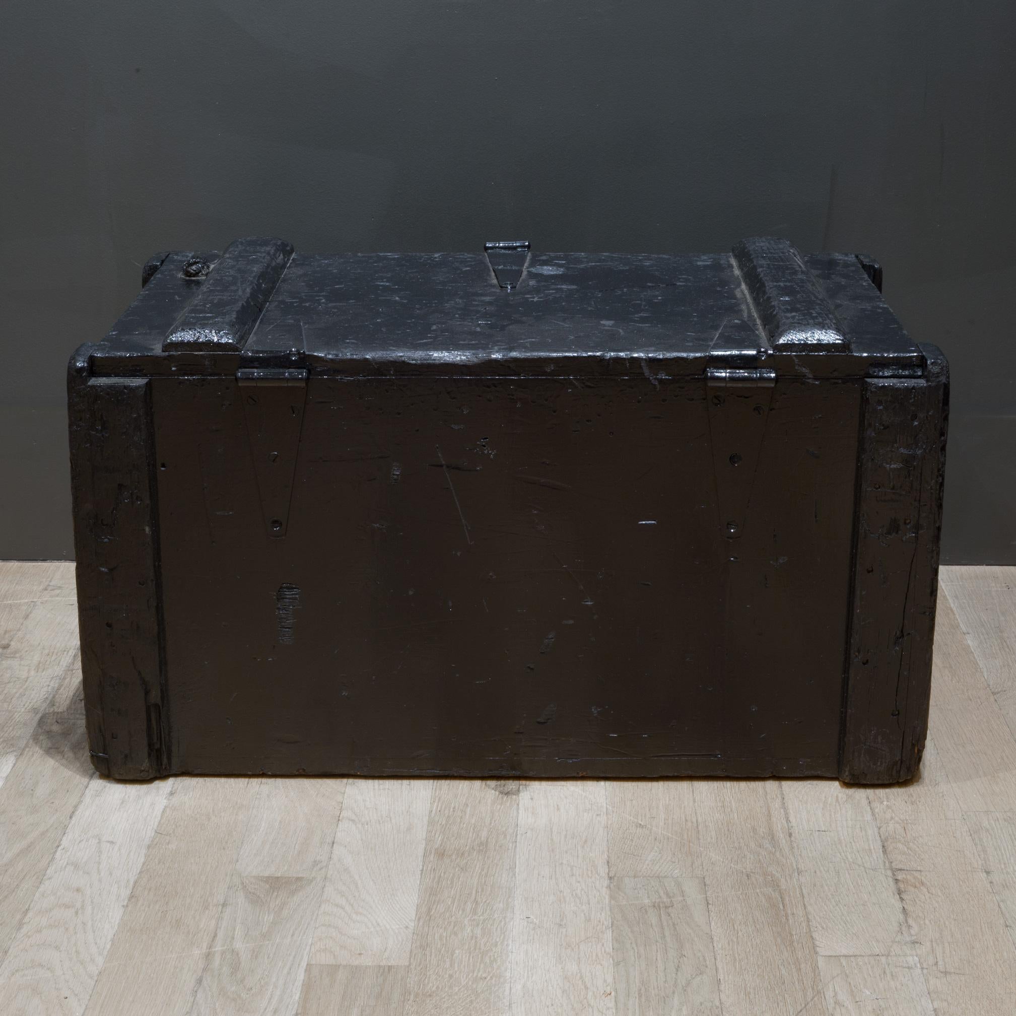 Early 20th Century Painted Wood Chest, circa 1940 1