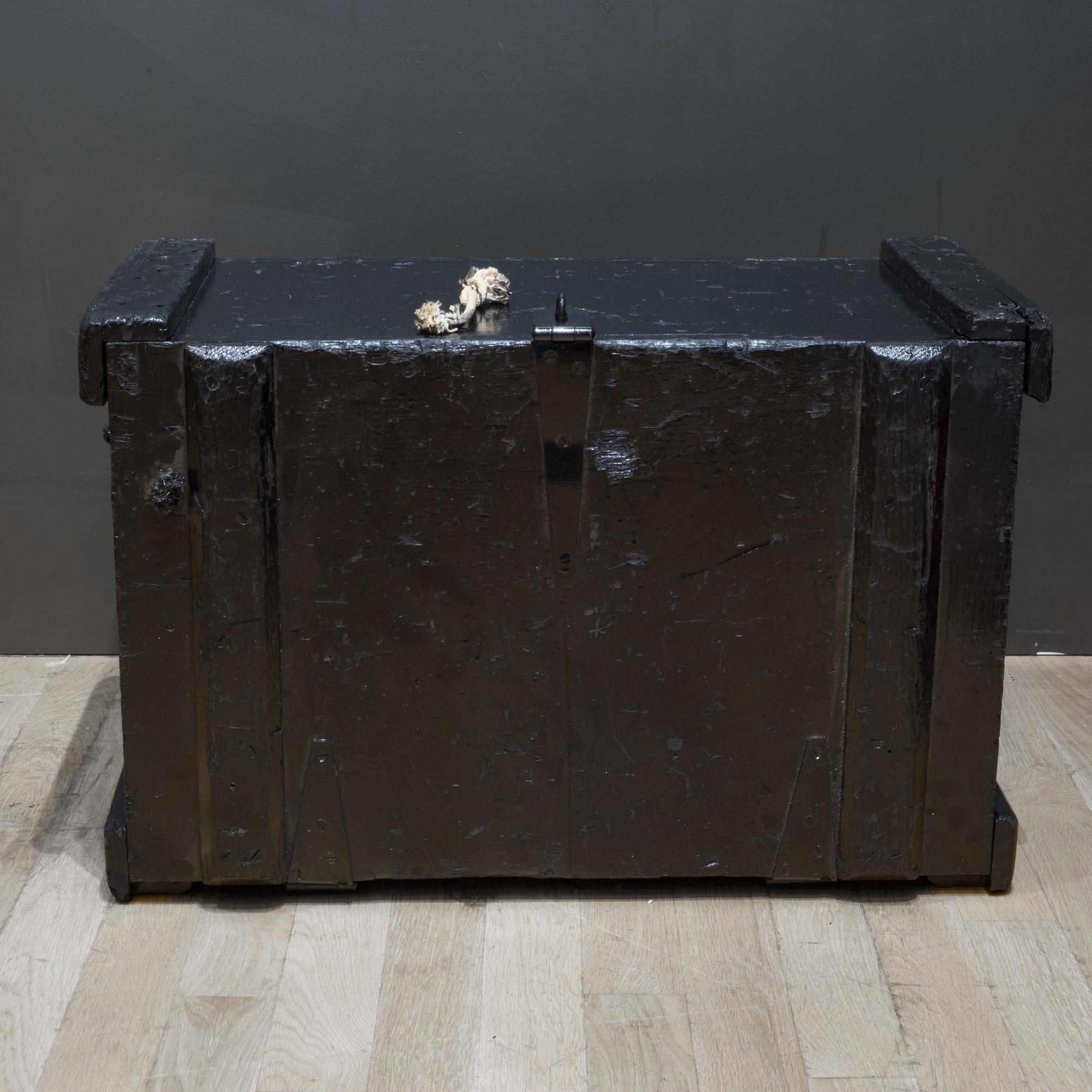 Early 20th Century Painted Wood Chest, circa 1940 3