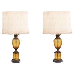 Frühes 20. Jahrhundert Paar Bernsteinglas & Bronze-Lampen