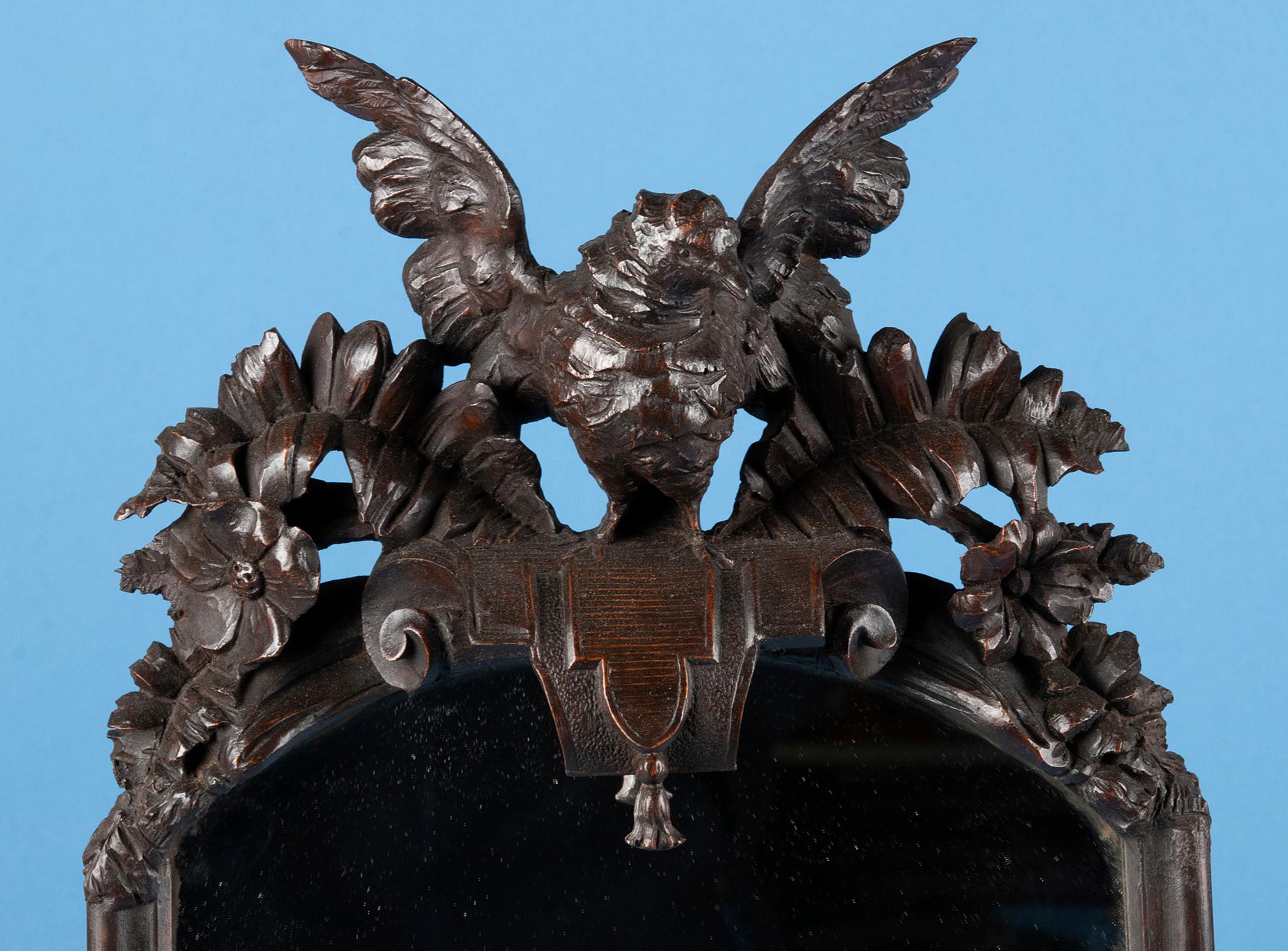 Paire de miroirs sculptés en chêne de style Forêt-Noire, sculptés à la main, début du XXe siècle en vente 10