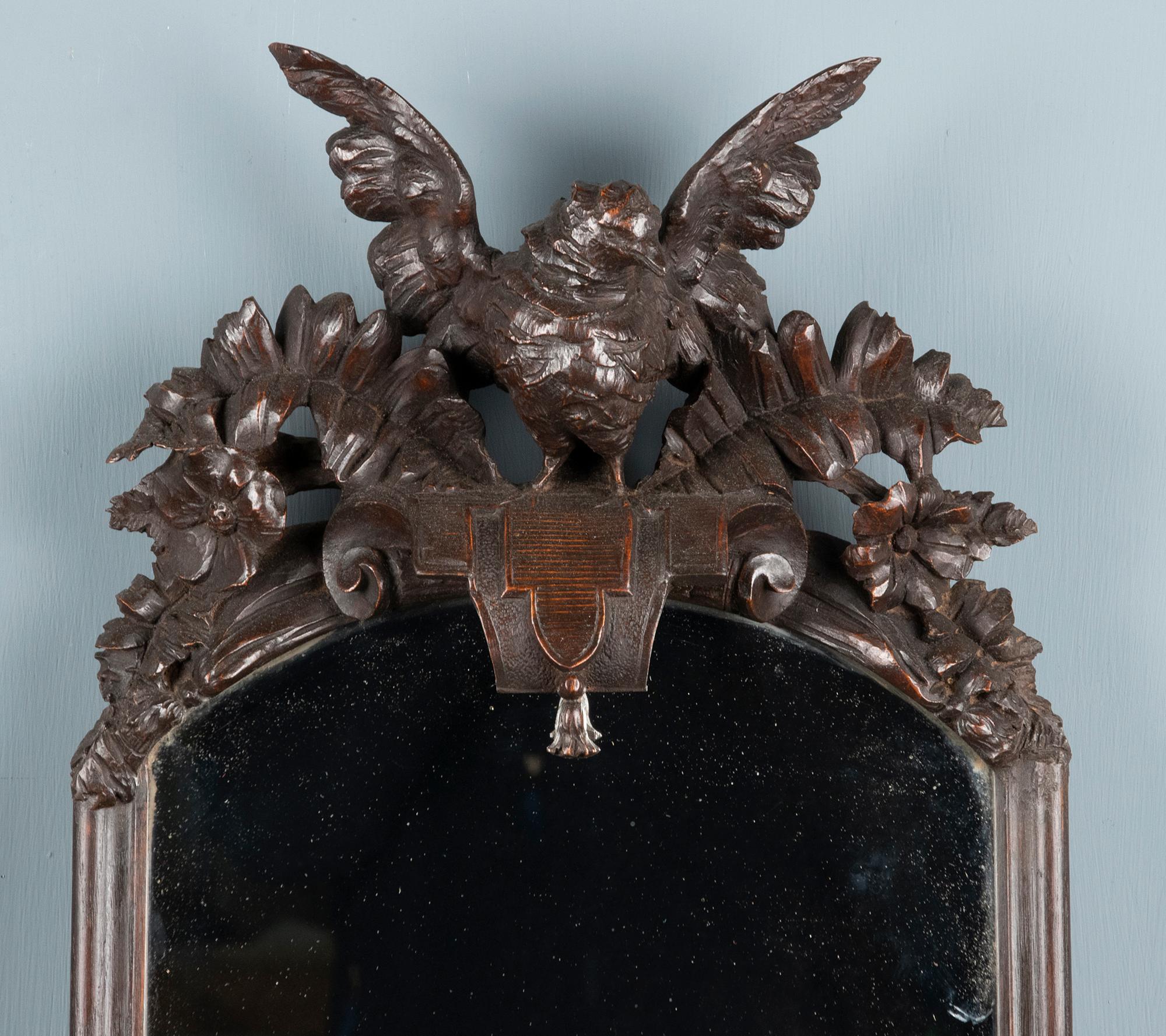 Early 20th Century Pair of Hand Carved Oak Black Forest Style Carved Mirrors For Sale 3